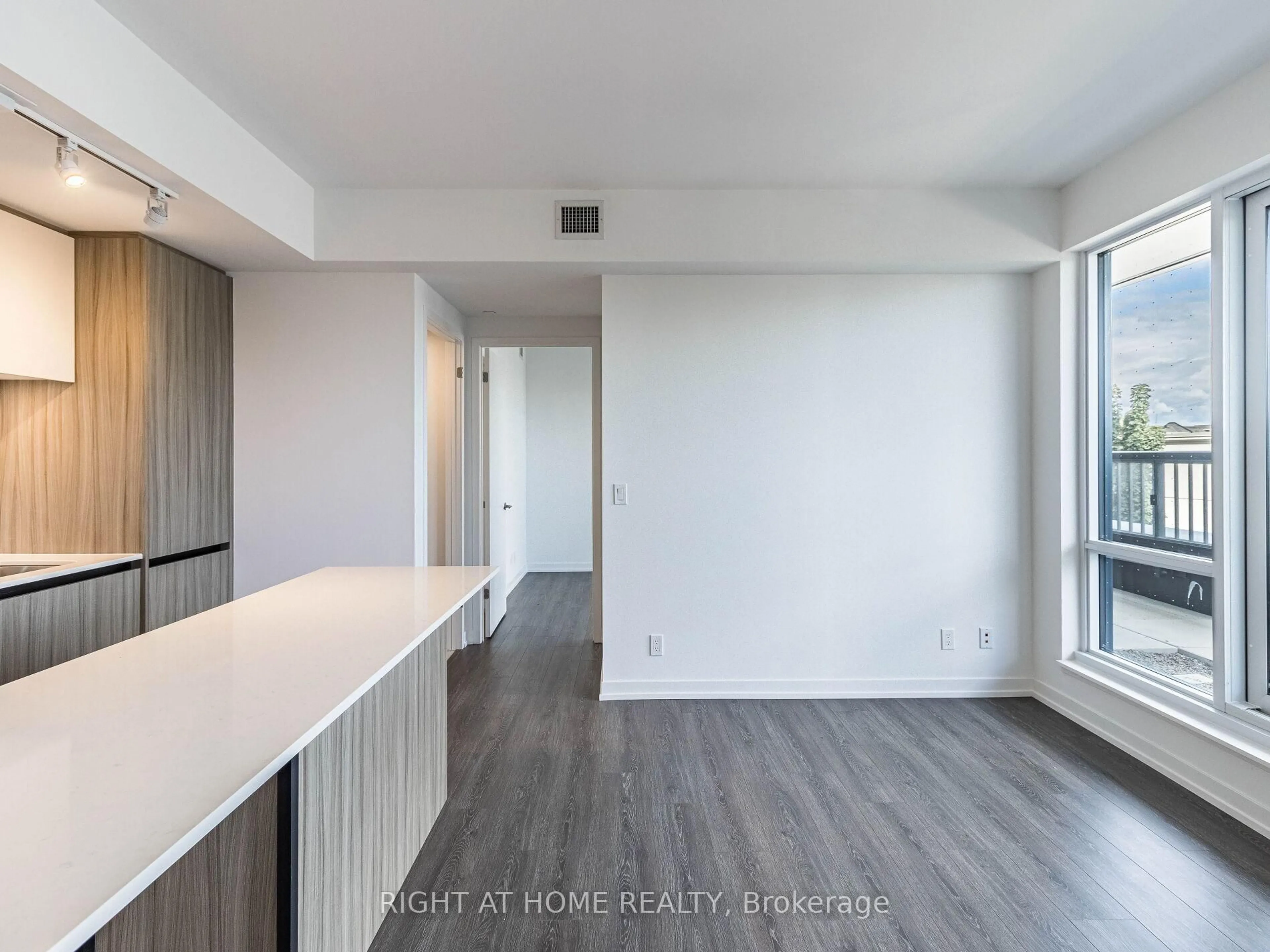 A pic of a room for 7950 bathurst St #203, Vaughan Ontario L4J 0L4