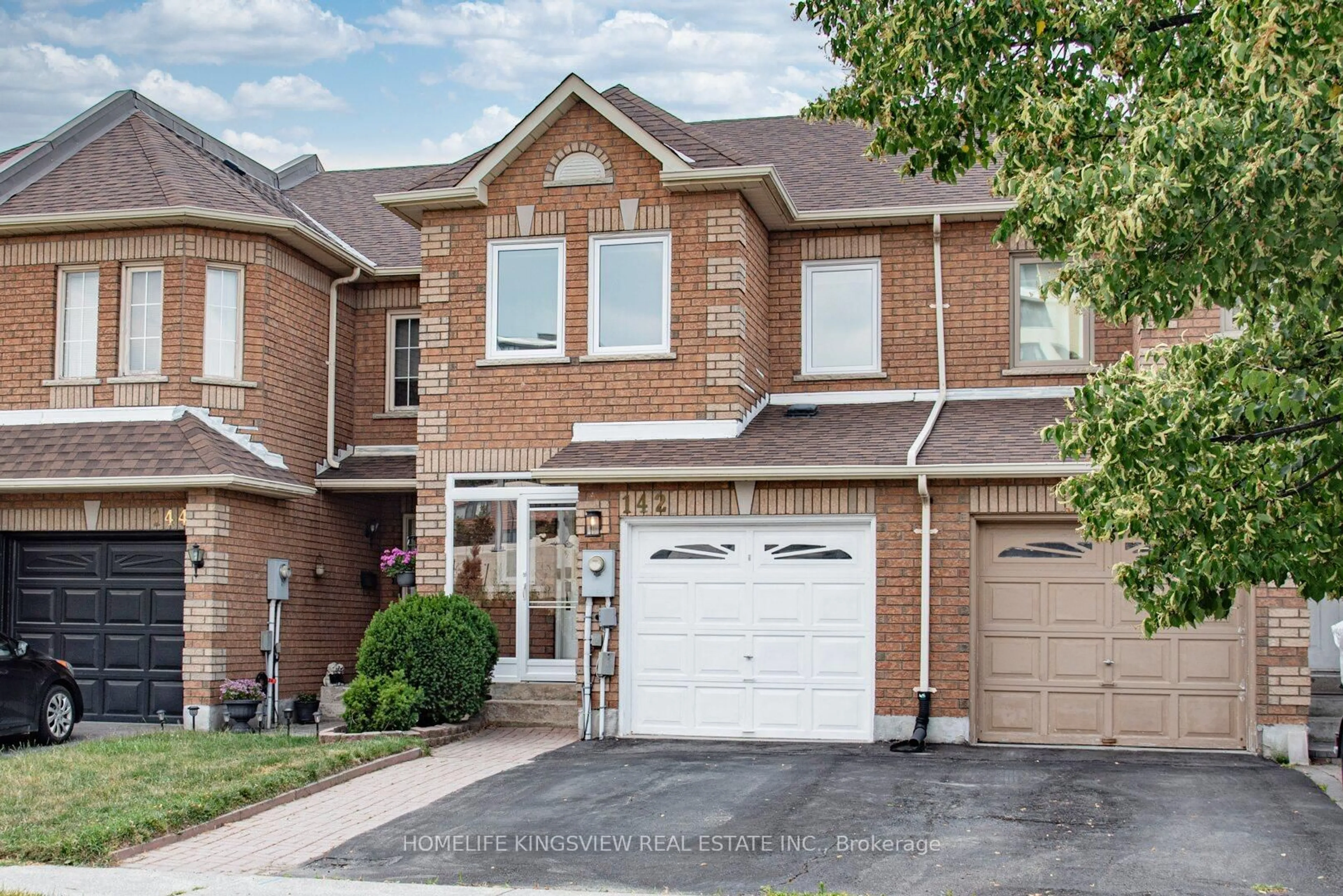 Home with brick exterior material, street for 142 Lindenshire Ave, Vaughan Ontario L6A 2N5