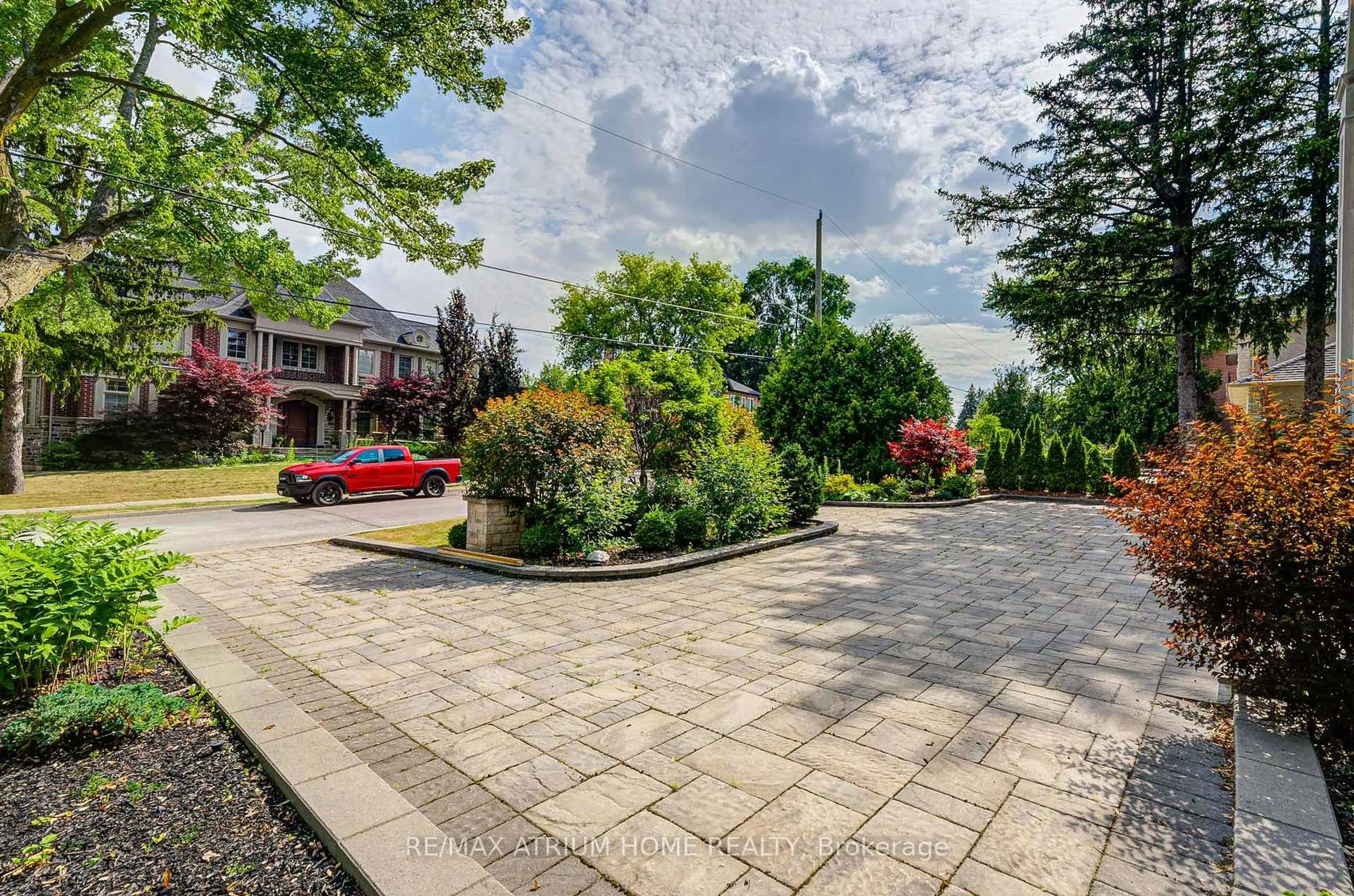 Patio, street for 45 Boyle Dr, Richmond Hill Ontario L4C 6C8