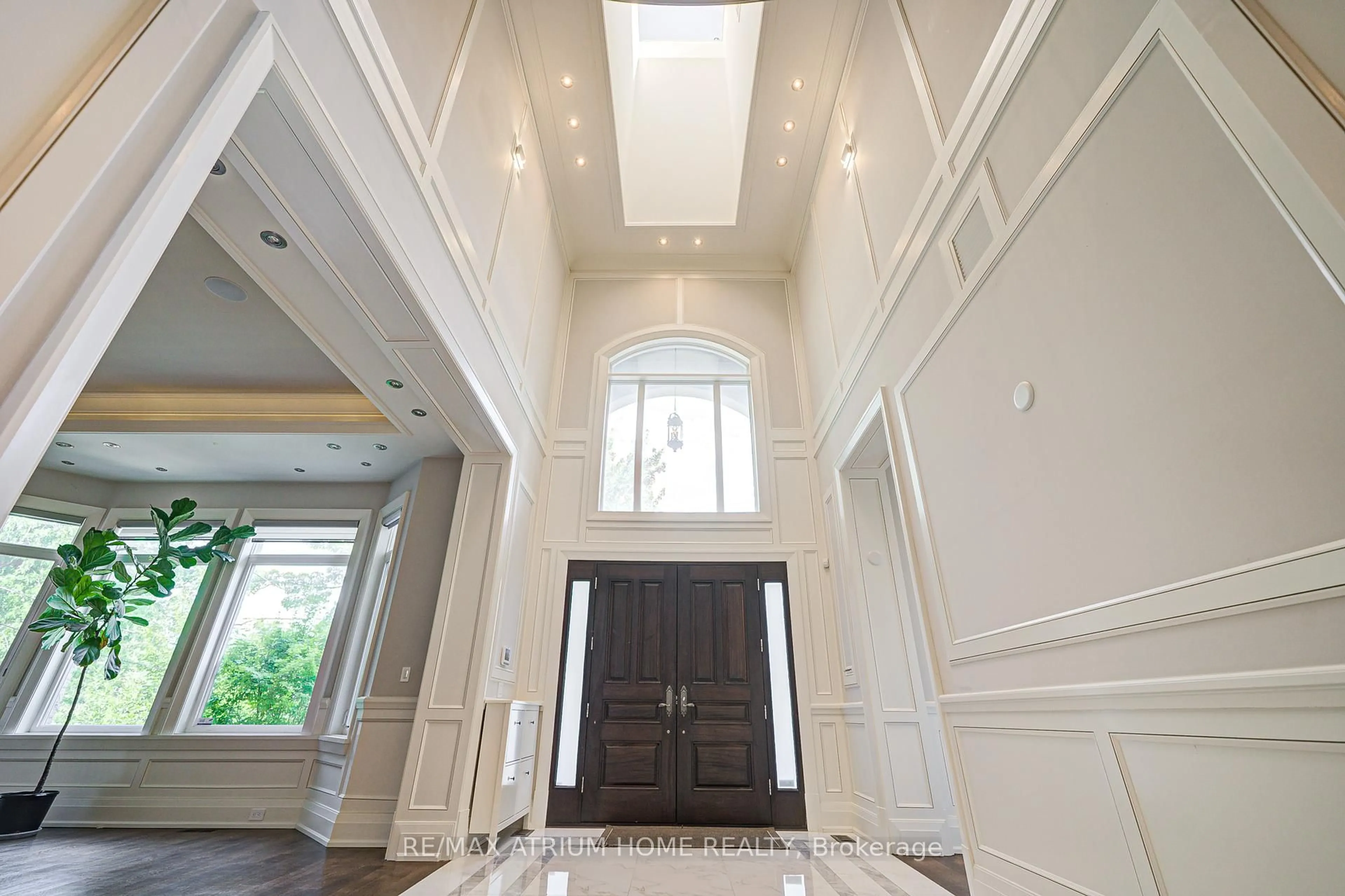 Indoor foyer for 45 Boyle Dr, Richmond Hill Ontario L4C 6C8