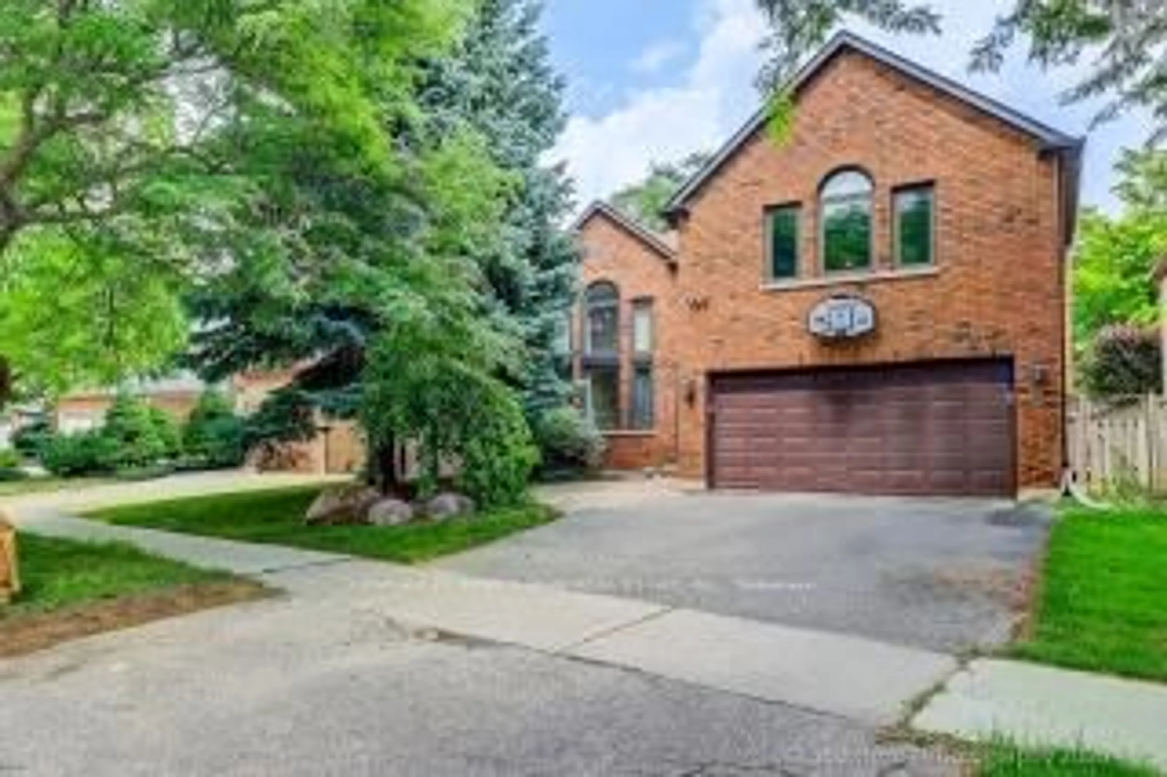 Home with brick exterior material, street for 5 Ashdown Cres, Richmond Hill Ontario L4B 1Z8