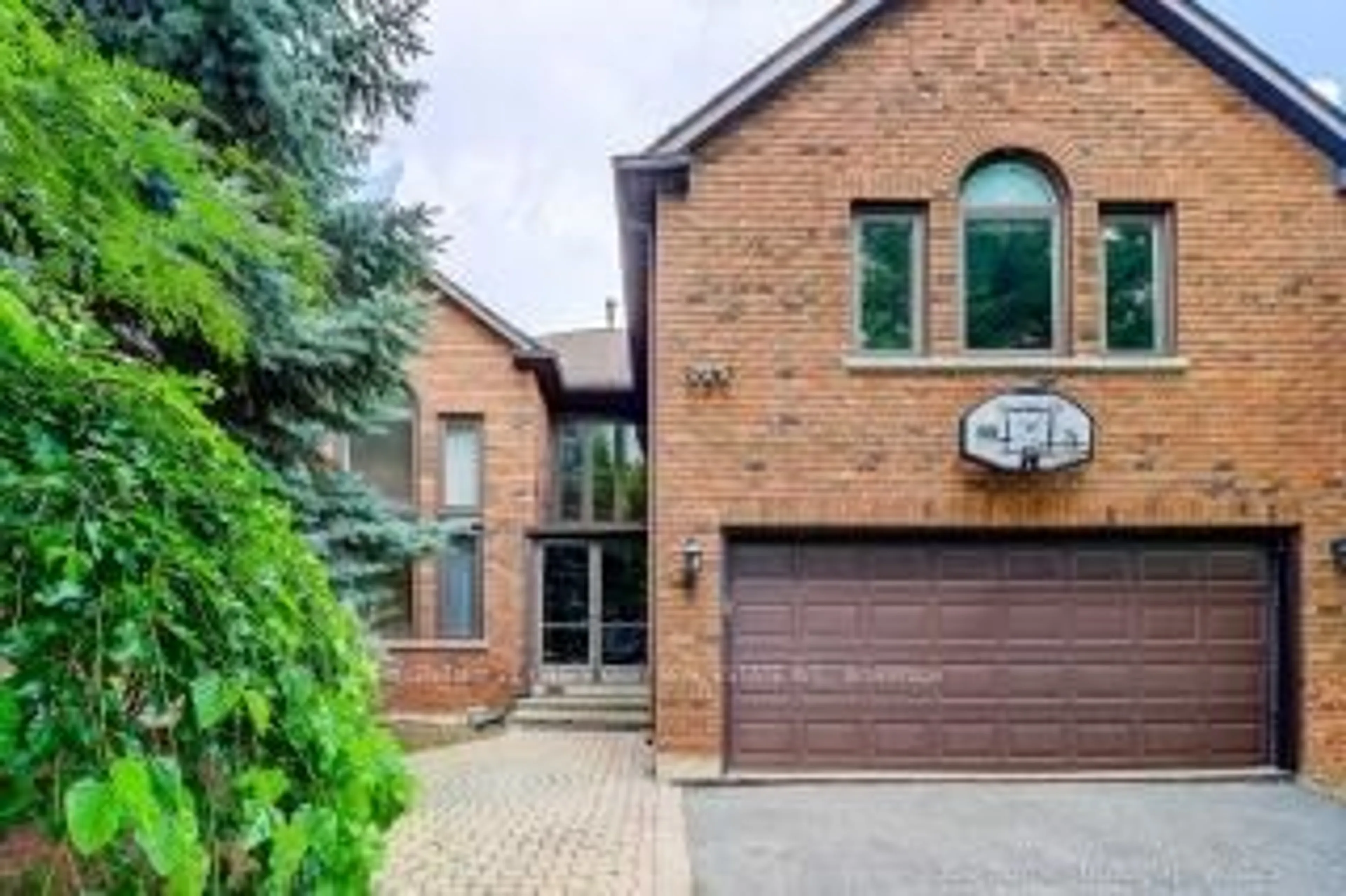 Home with brick exterior material, street for 5 Ashdown Cres, Richmond Hill Ontario L4B 1Z8