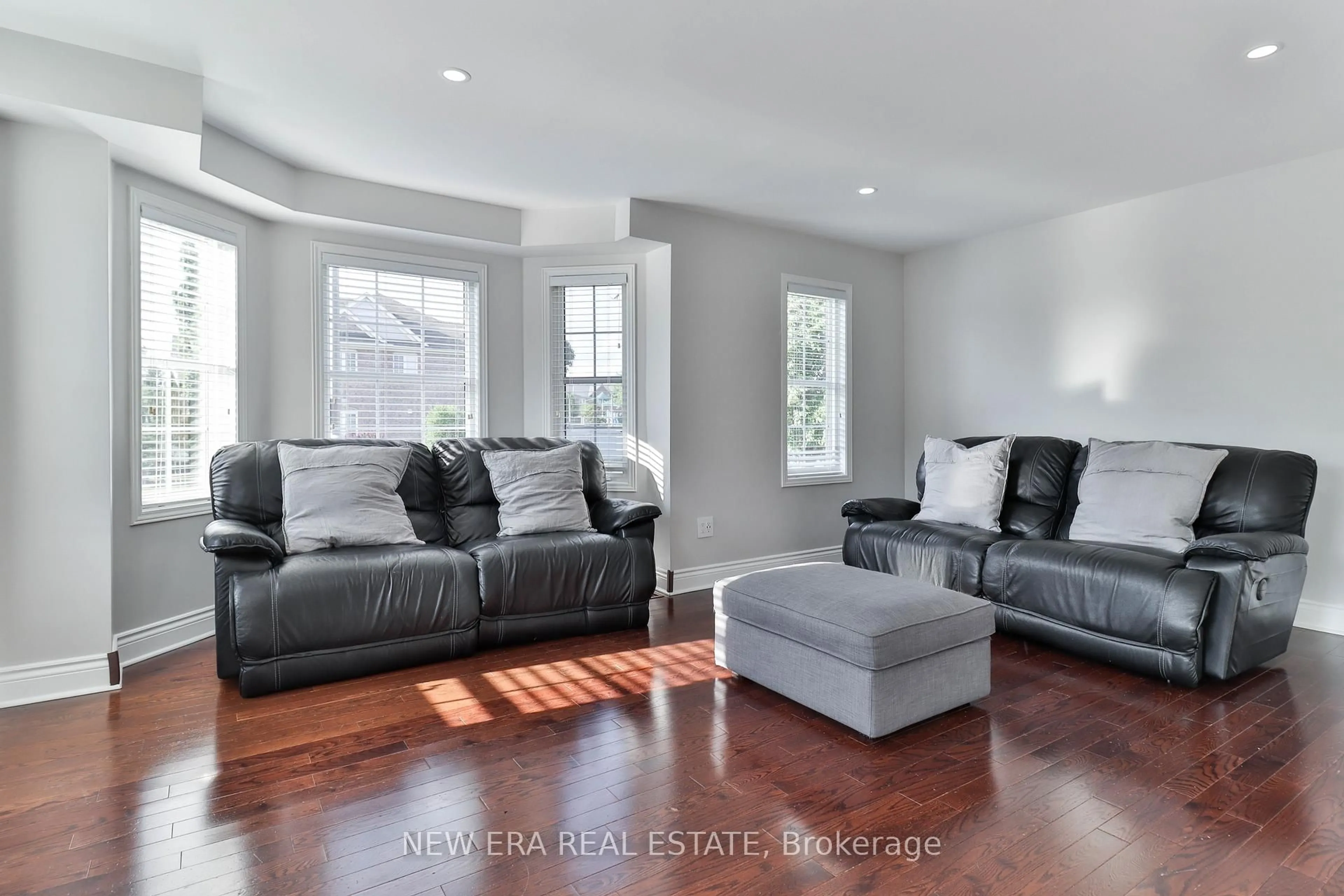 Living room with furniture, unknown for 331 Davos Rd, Vaughan Ontario L4H 0M8