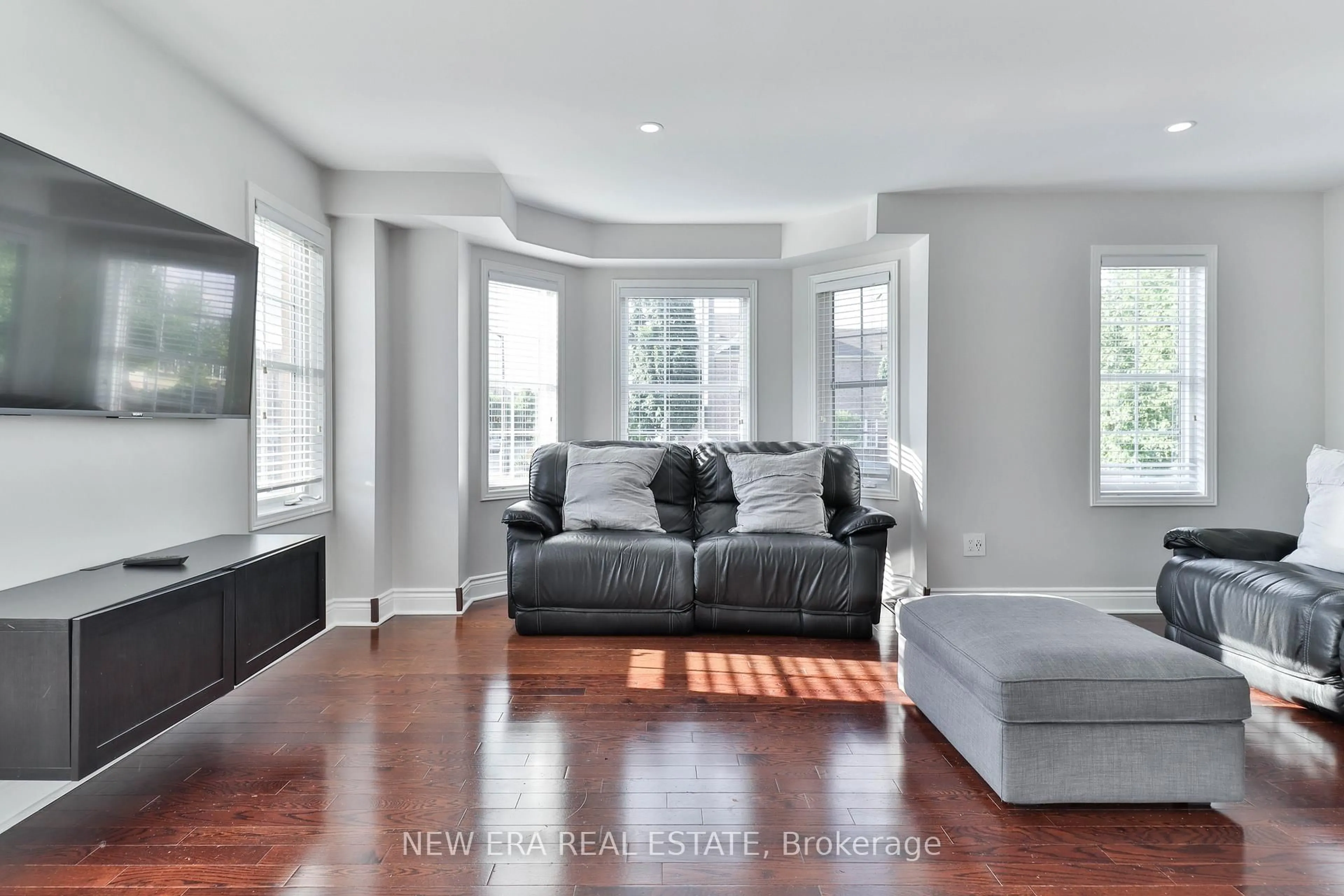 Living room with furniture, unknown for 331 Davos Rd, Vaughan Ontario L4H 0M8