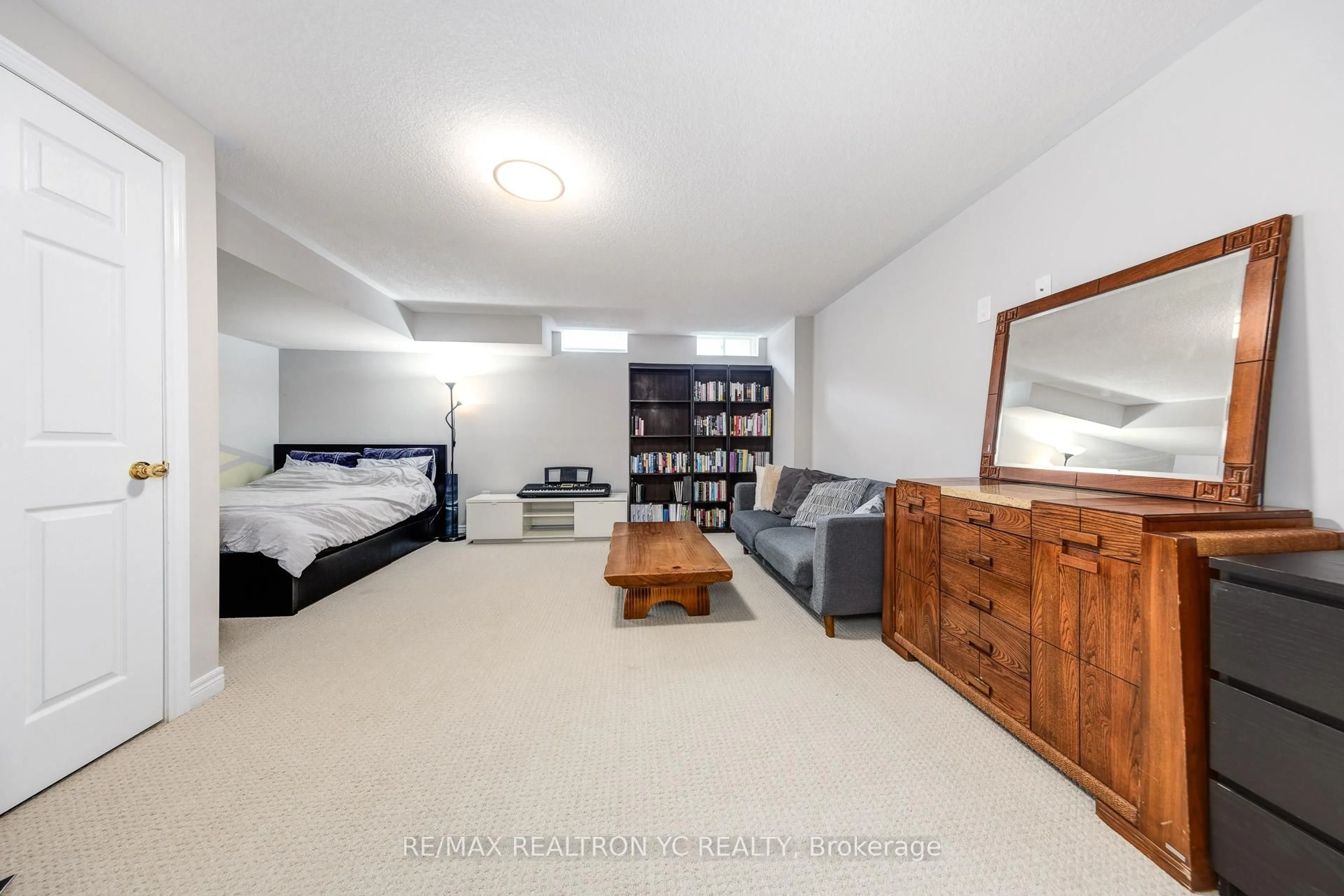 A pic of a room for 87 Chayna Cres, Vaughan Ontario L6A 0N1