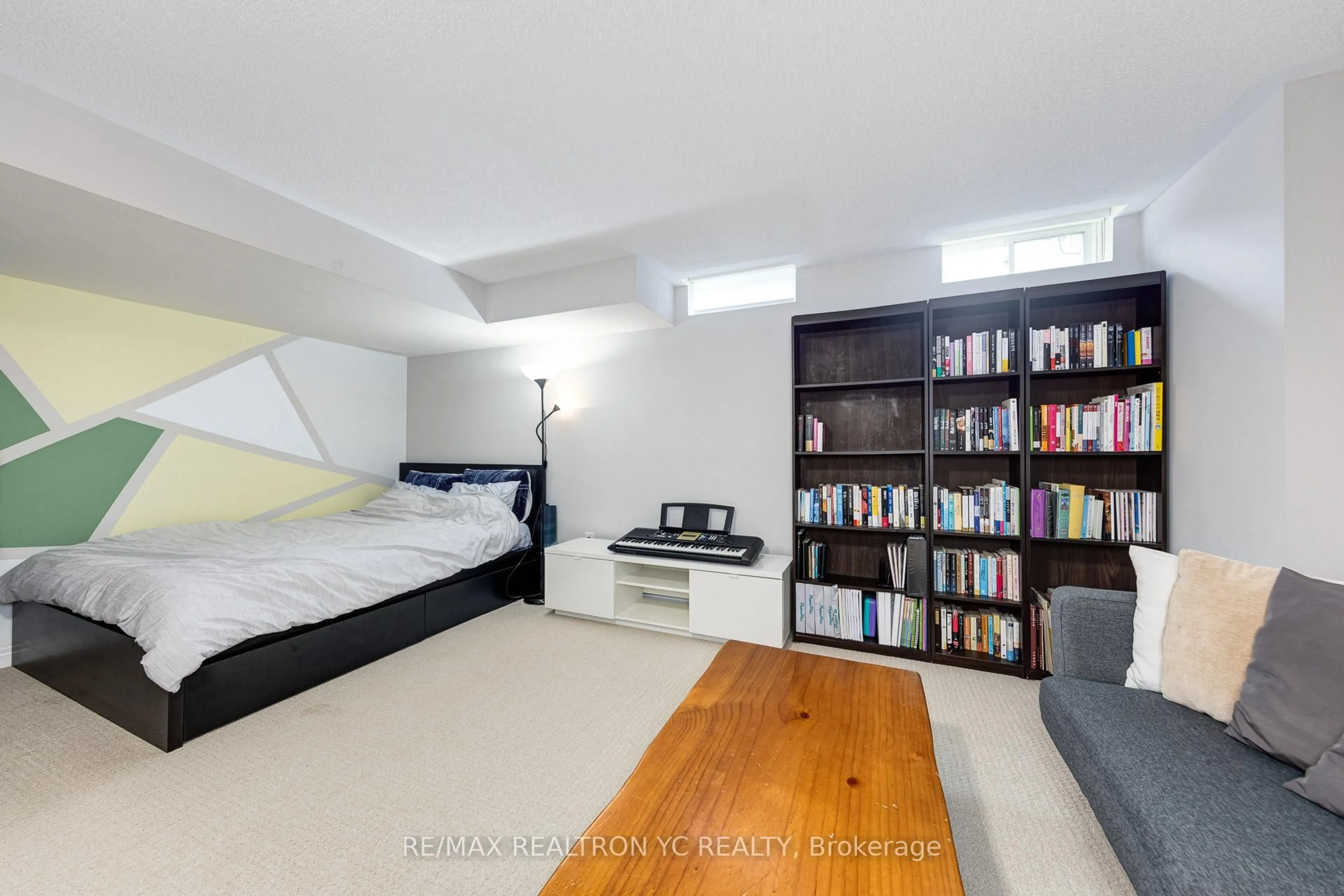 Bedroom with bed, unknown for 87 Chayna Cres, Vaughan Ontario L6A 0N1