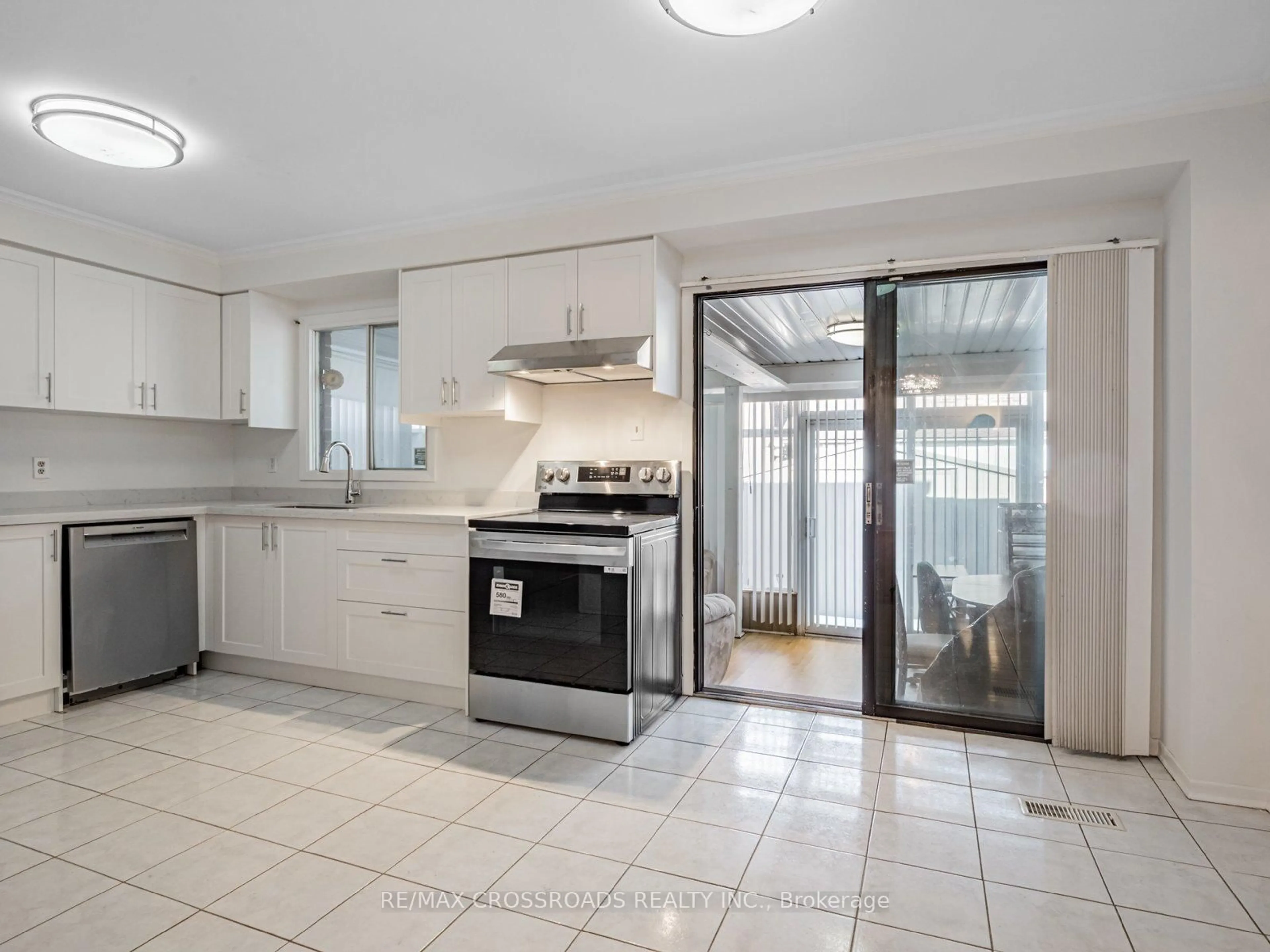 Unknown for 15 Peachtree Pl, Vaughan Ontario L4K 2C4