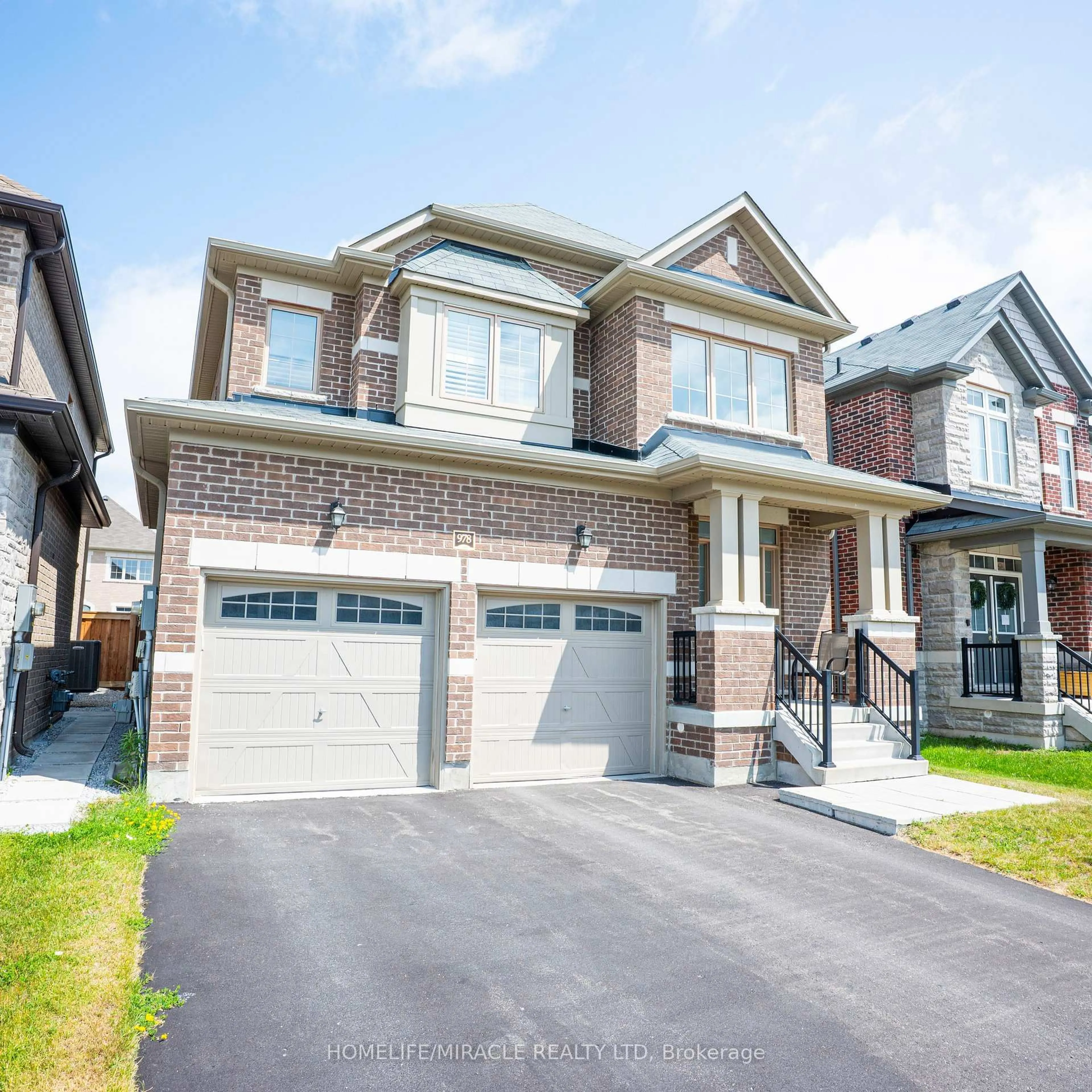 Home with brick exterior material, street for 978 Barton Way, Innisfil Ontario L9S 0N5