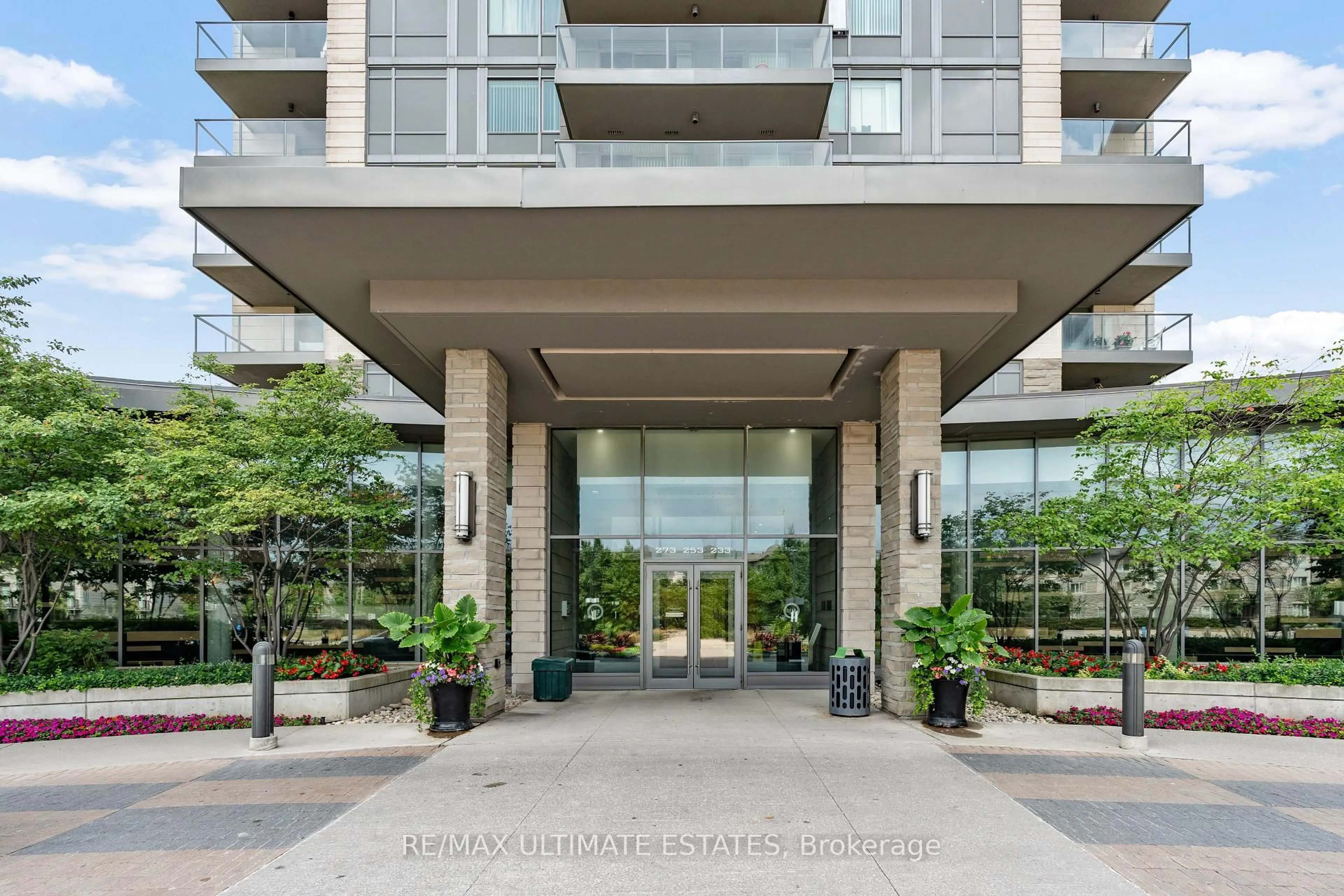 Indoor foyer for 233 South Park Rd #1211, Markham Ontario L3T 0B3