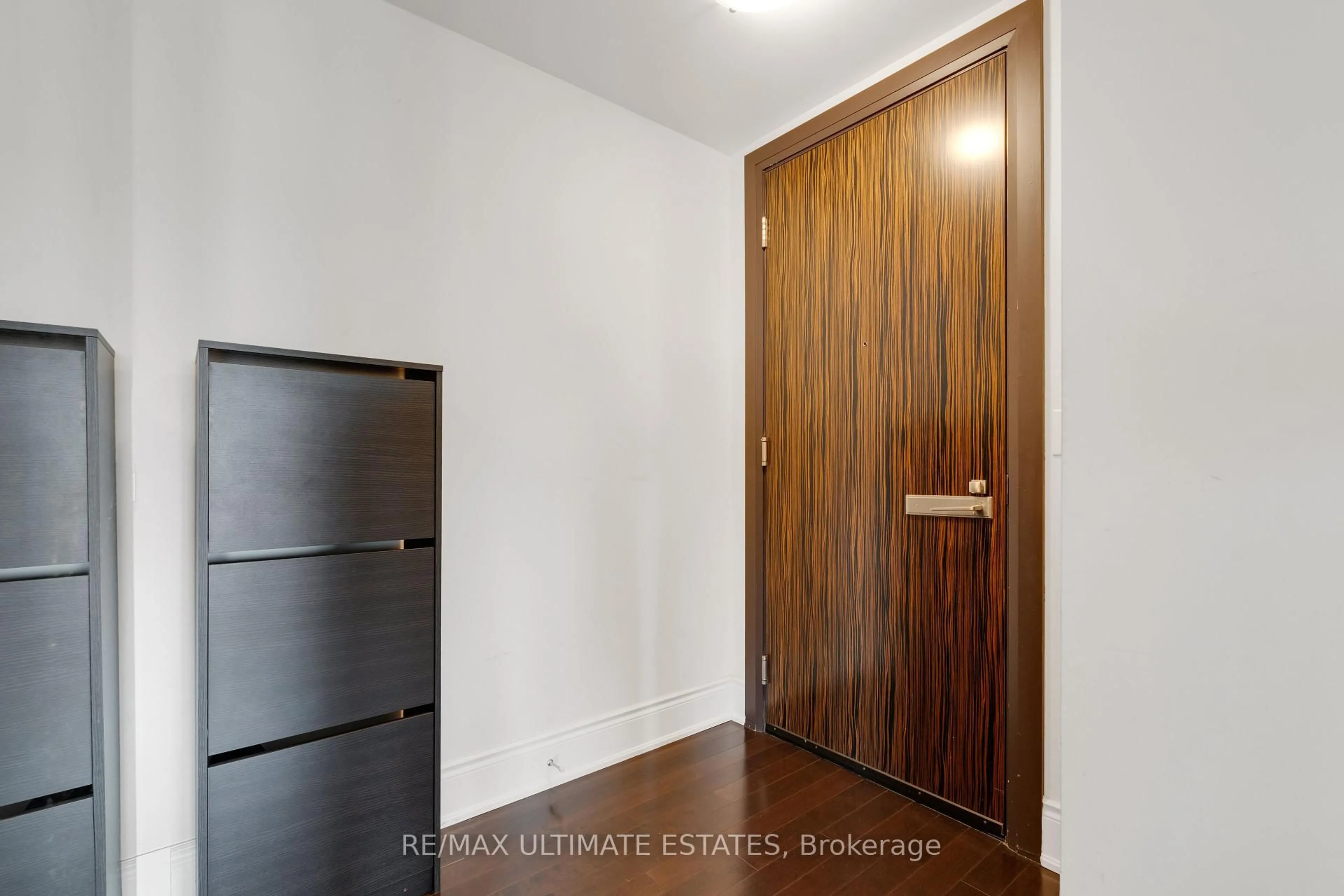 Indoor entryway for 233 South Park Rd #1211, Markham Ontario L3T 0B3