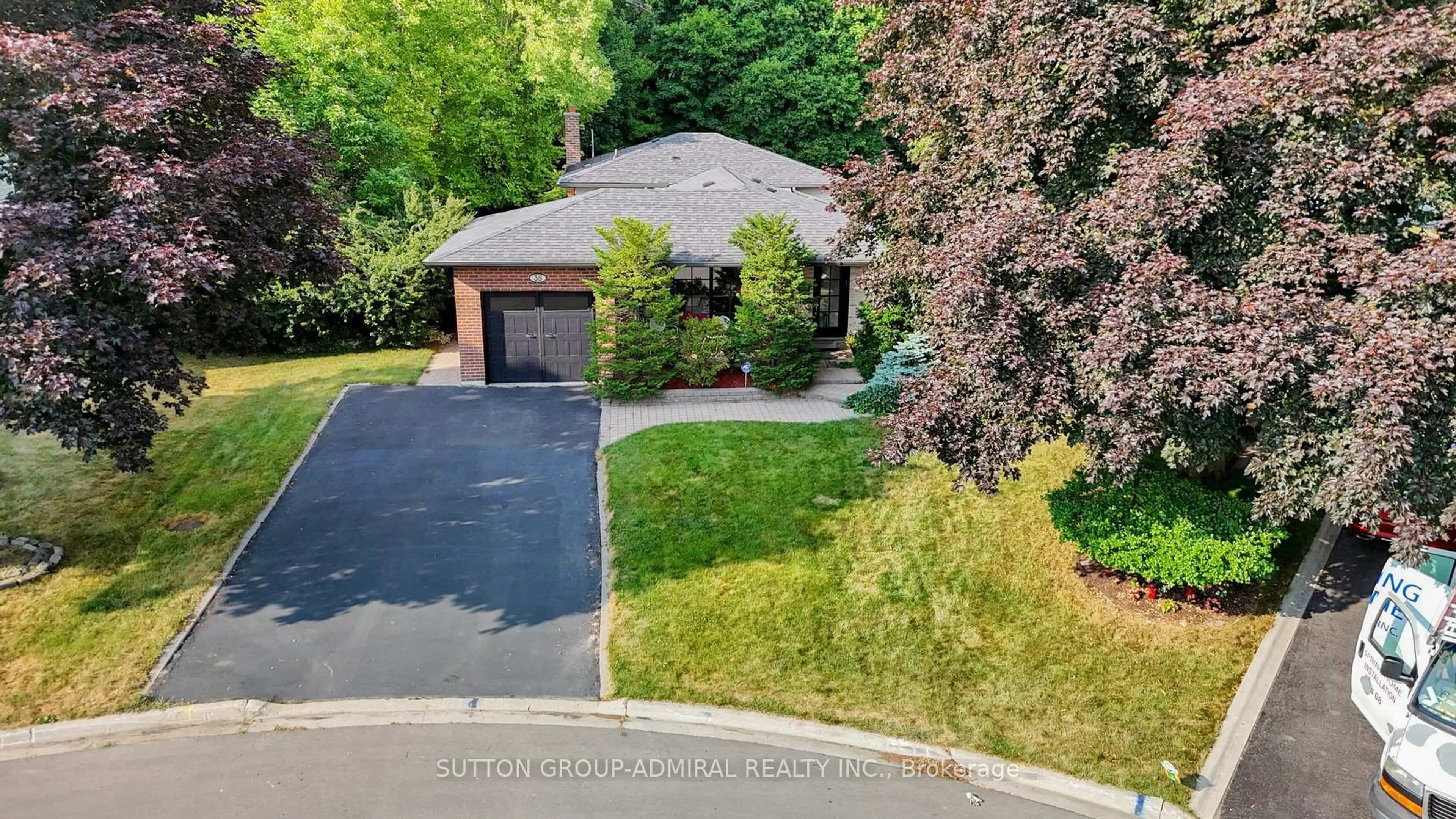 A pic from outside/outdoor area/front of a property/back of a property/a pic from drone, street for 38 Blue Spruce Lane, Markham Ontario L3T 3W9