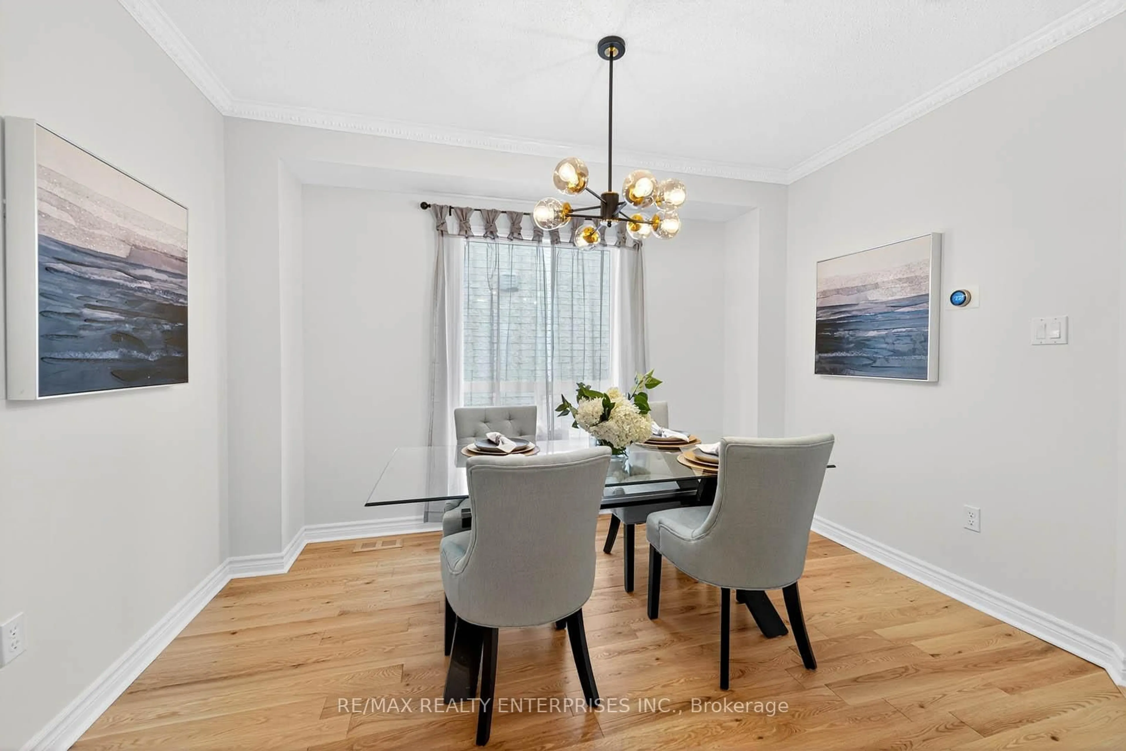 Dining room, wood/laminate floor for 252 McBride Cres, Newmarket Ontario L3X 2W4