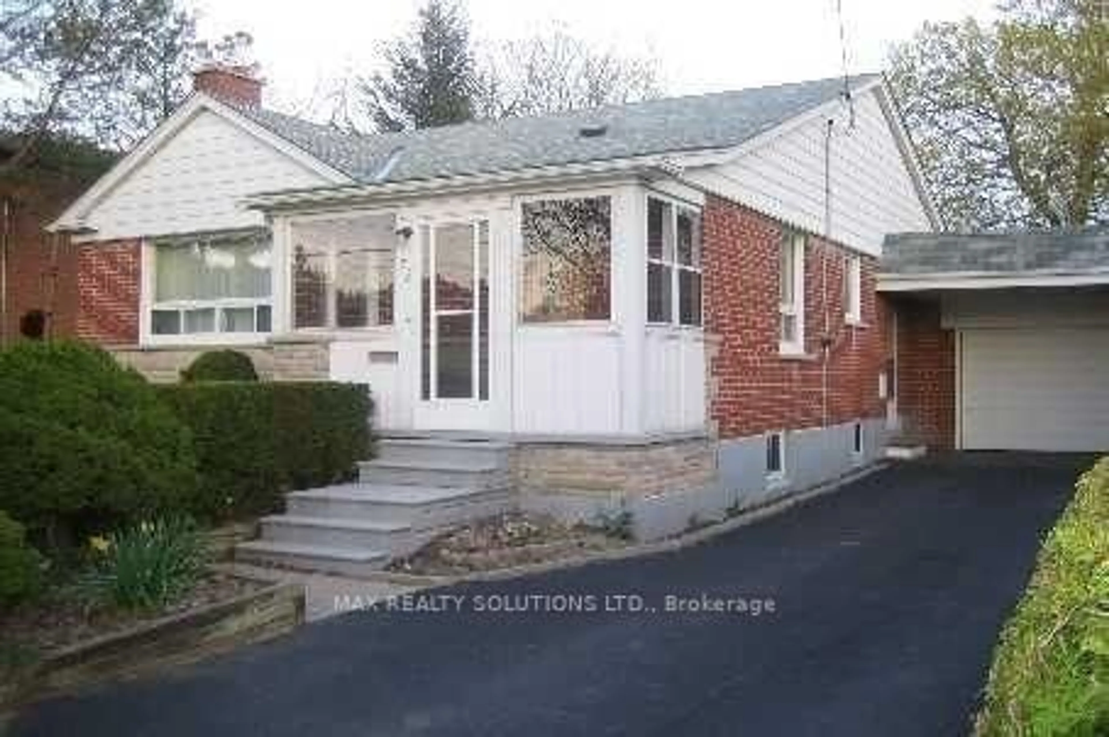 Home with brick exterior material, street for 33 Roosevelt Dr, Richmond Hill Ontario L4C 6V1