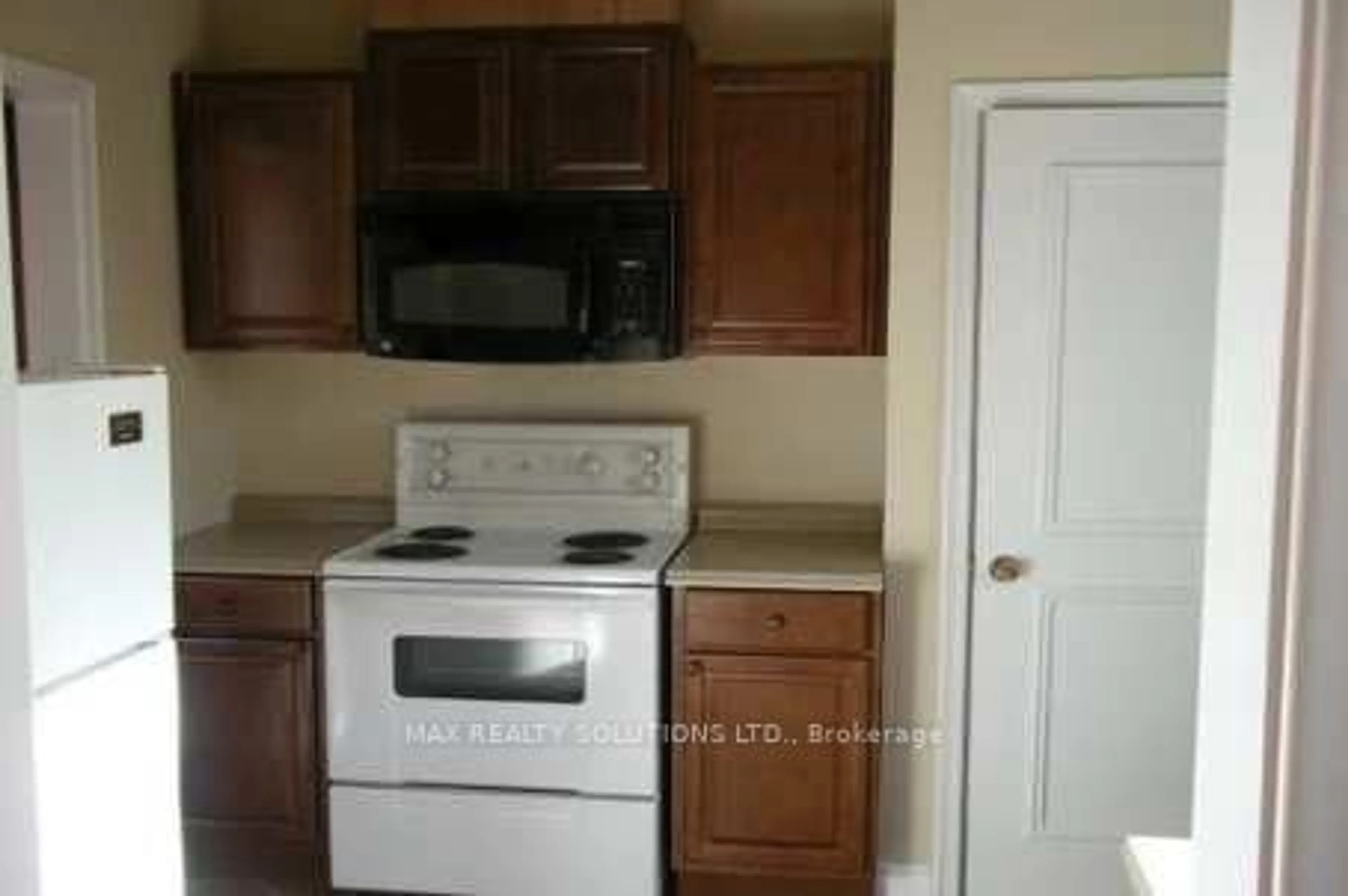 Standard kitchen, unknown for 33 Roosevelt Dr, Richmond Hill Ontario L4C 6V1