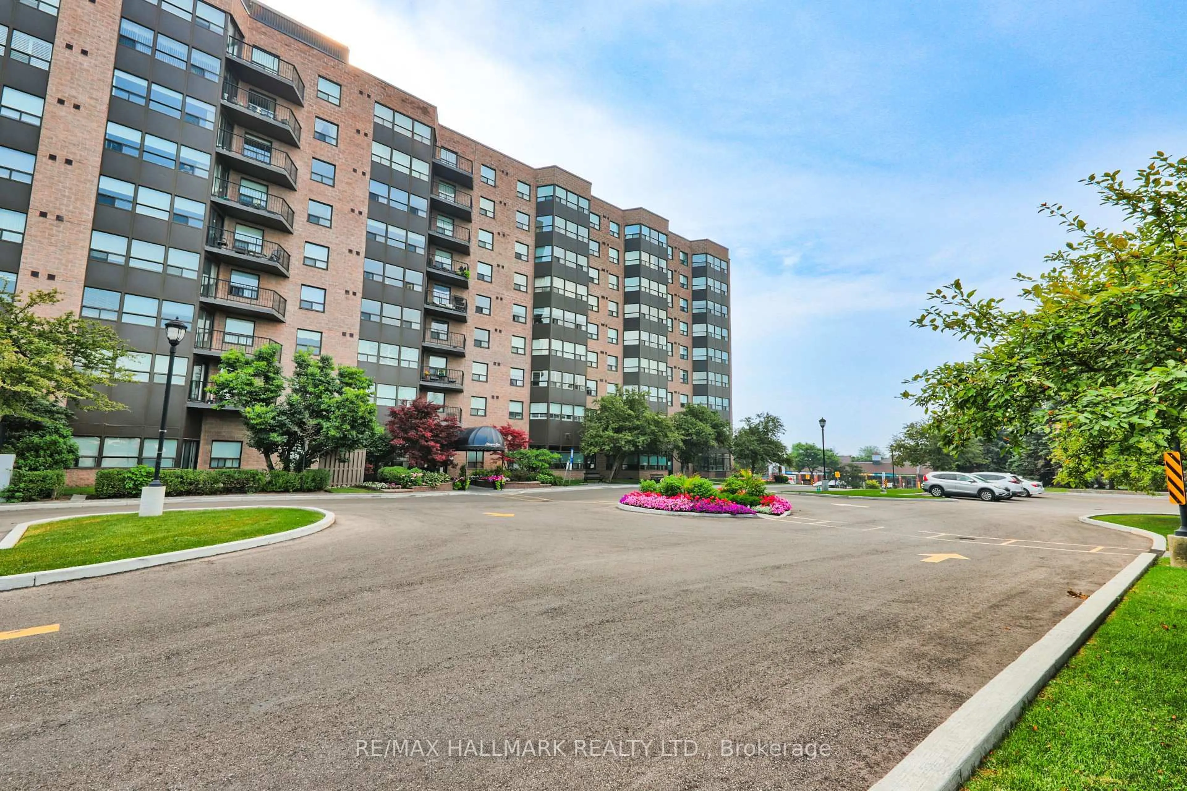 A pic from outside/outdoor area/front of a property/back of a property/a pic from drone, unknown for 2 Raymerville Dr #305, Markham Ontario L3P 7N7