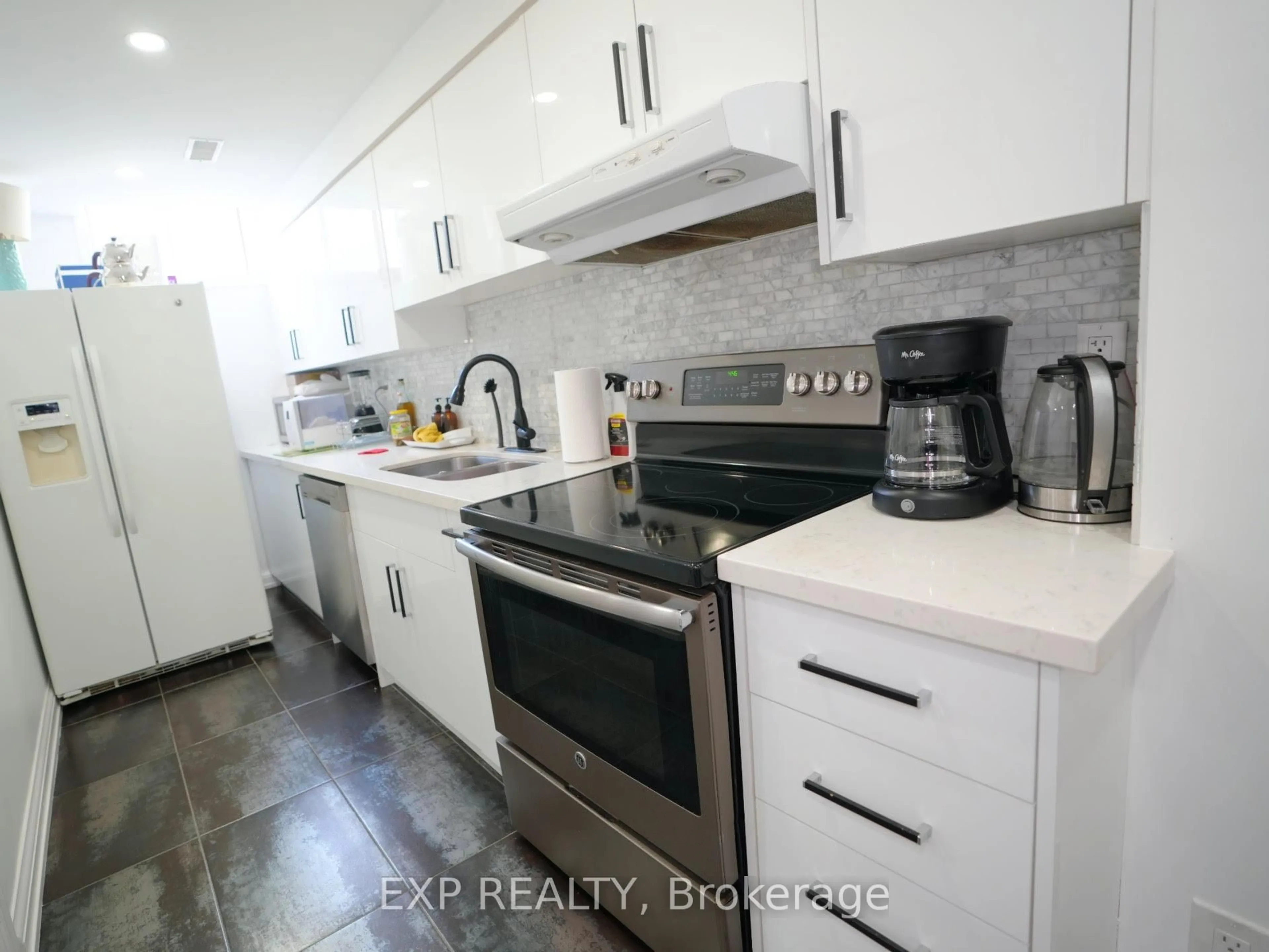 Unknown for 16 Coranto Way, Vaughan Ontario L4H 3P6