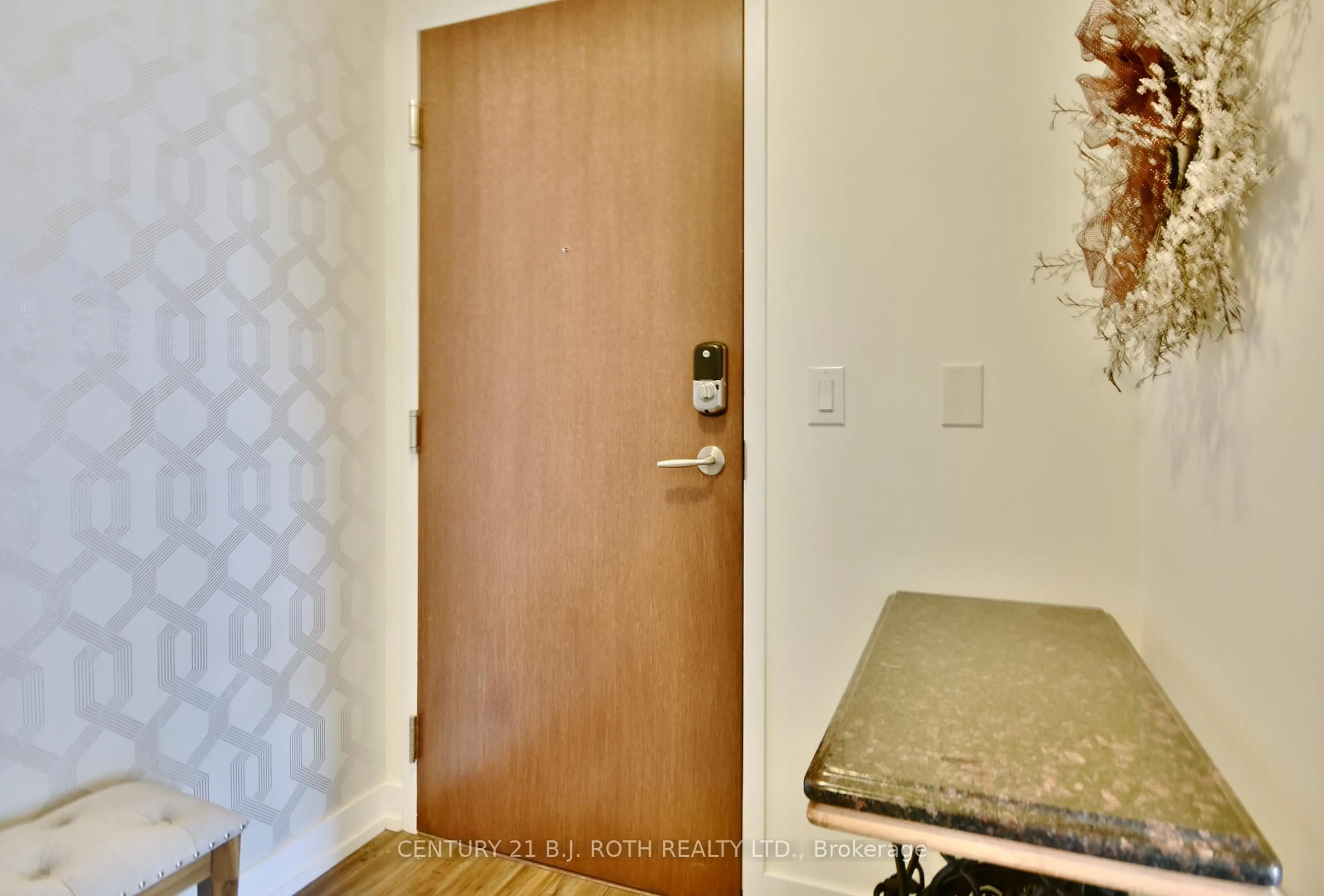 Indoor entryway for 271 Sea Ray Ave #B317, Innisfil Ontario L9S 0J8