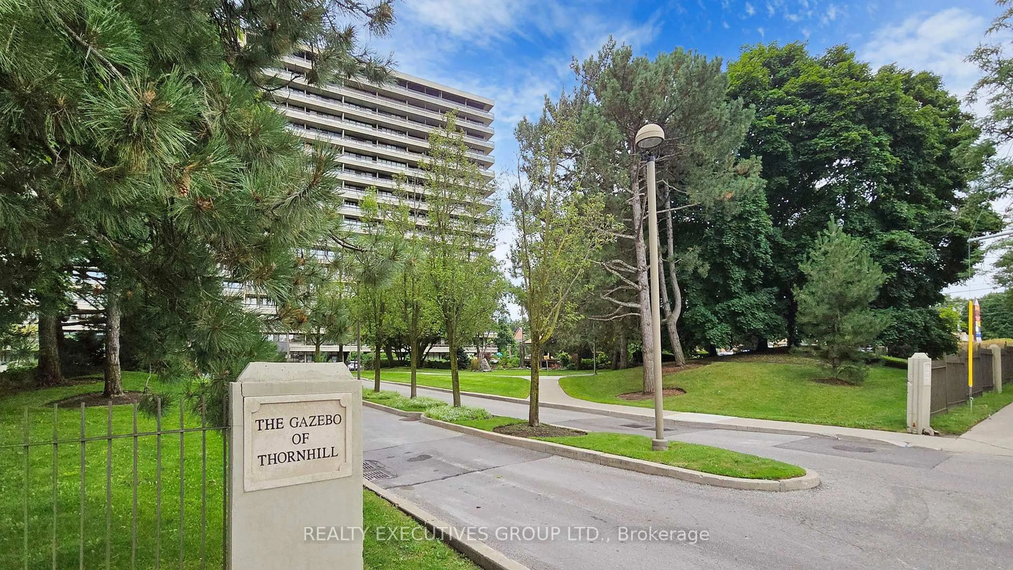Indoor foyer for 8111 Yonge St #1701, Markham Ontario L3T 4V9
