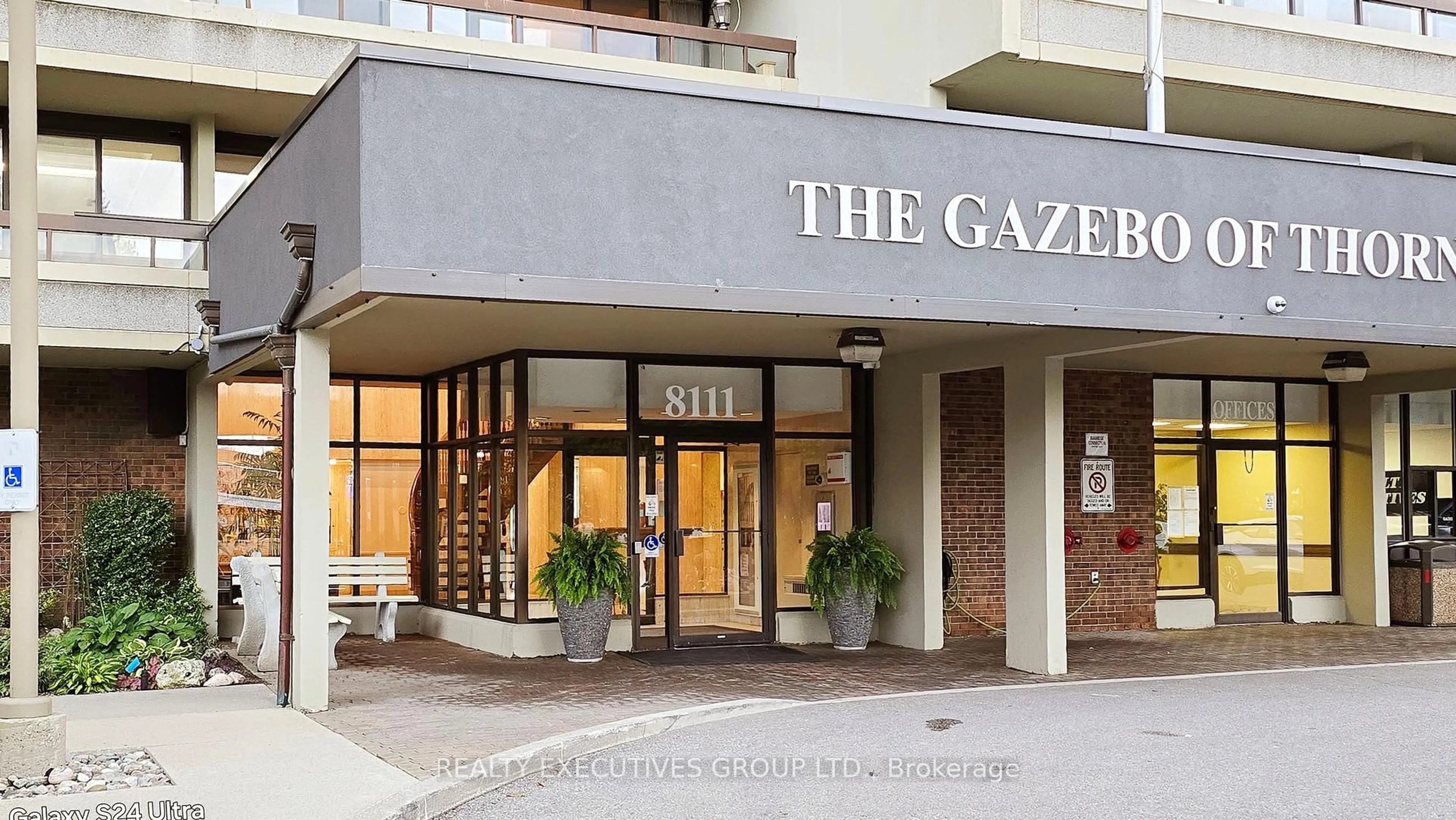 Indoor foyer for 8111 Yonge St #1701, Markham Ontario L3T 4V9
