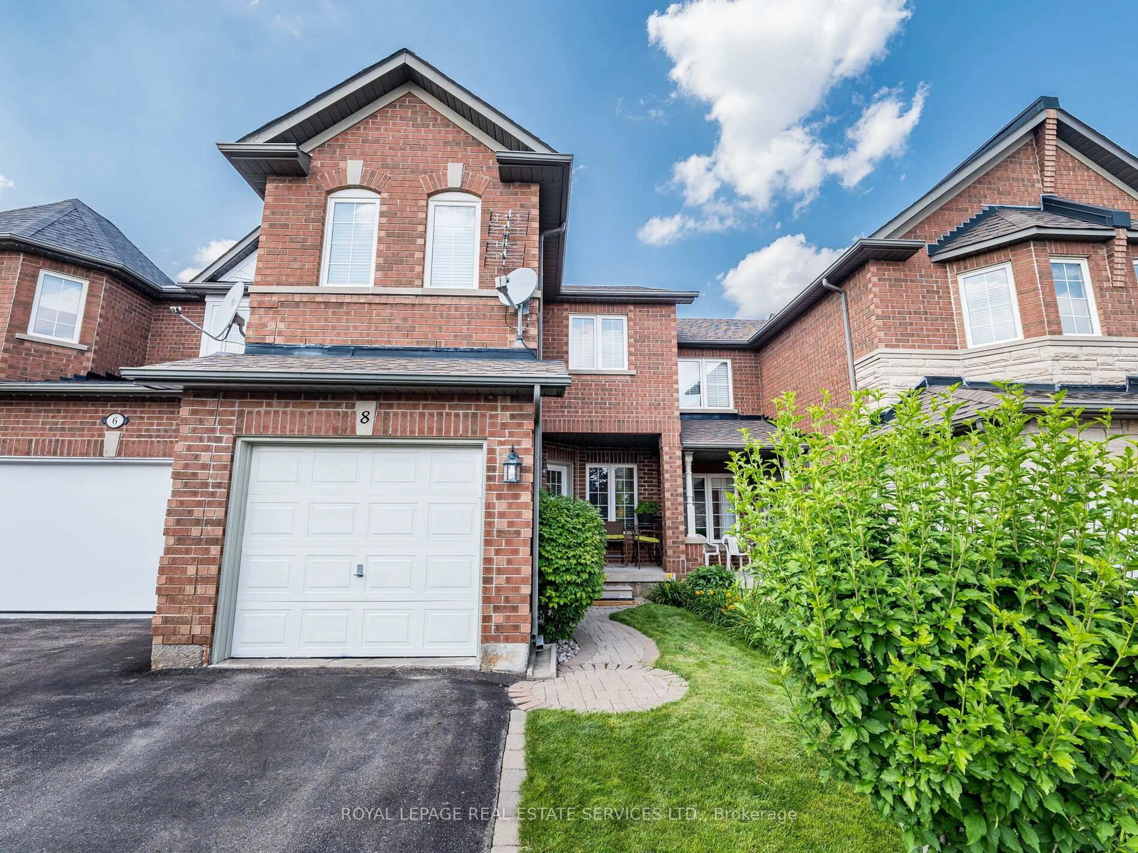 Home with brick exterior material, street for 8 Cedarcrest Cres, Richmond Hill Ontario L4S 2P5