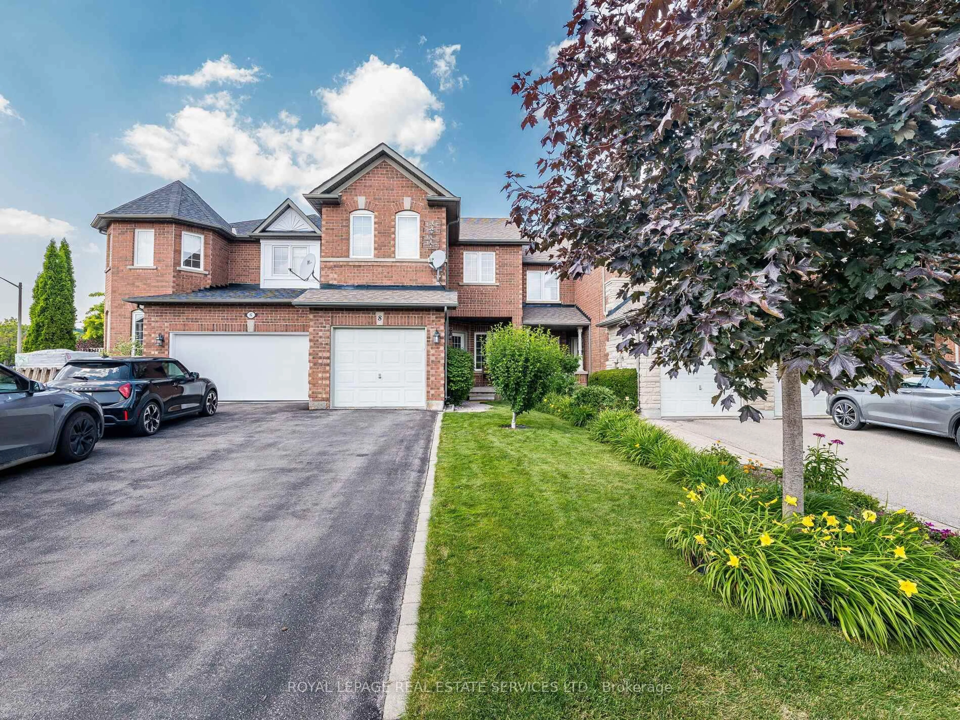 A pic from outside/outdoor area/front of a property/back of a property/a pic from drone, street for 8 Cedarcrest Cres, Richmond Hill Ontario L4S 2P5