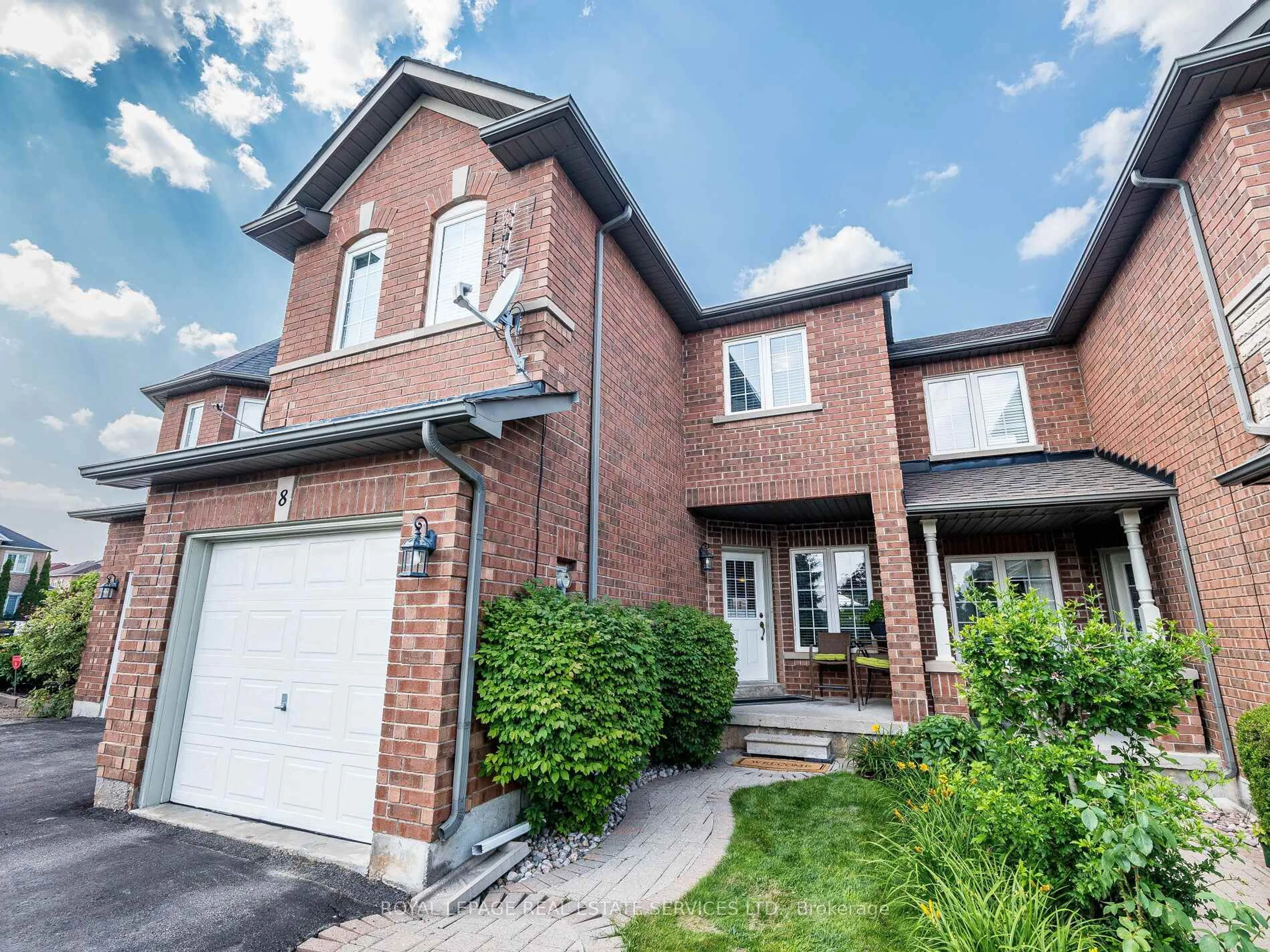 Home with brick exterior material, street for 8 Cedarcrest Cres, Richmond Hill Ontario L4S 2P5