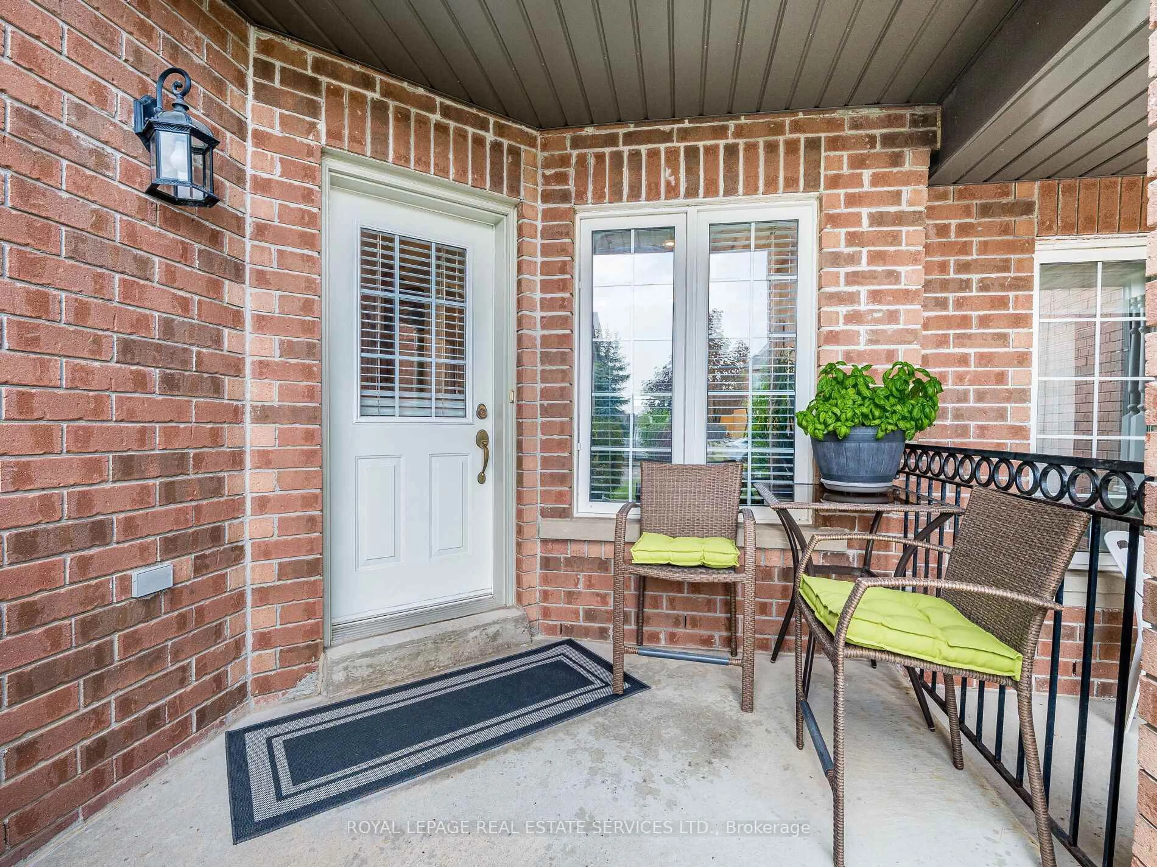 Home with brick exterior material, street for 8 Cedarcrest Cres, Richmond Hill Ontario L4S 2P5