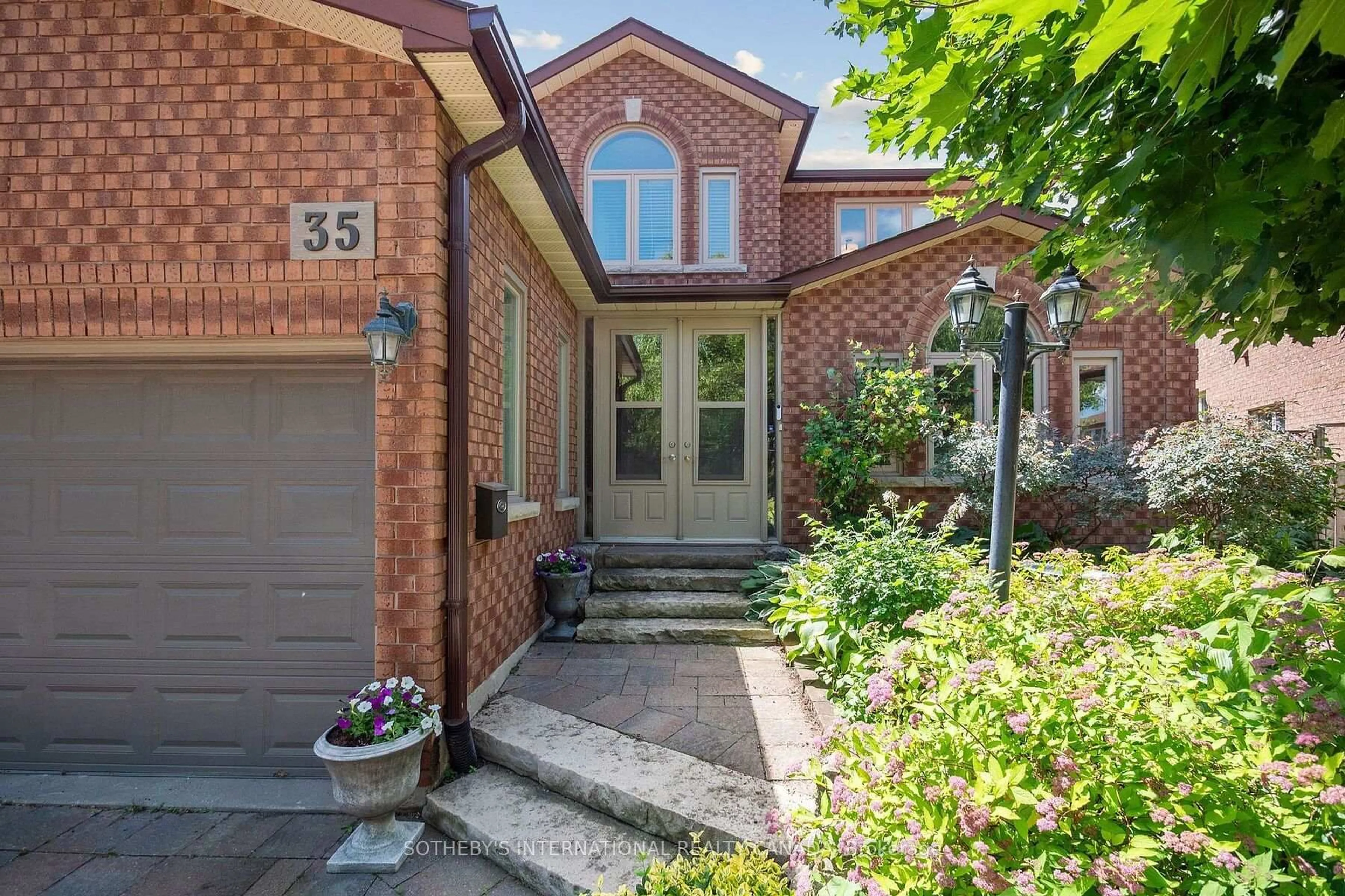 Home with brick exterior material, street for 35 Lisa Cres, Richmond Hill Ontario L4B 3A5