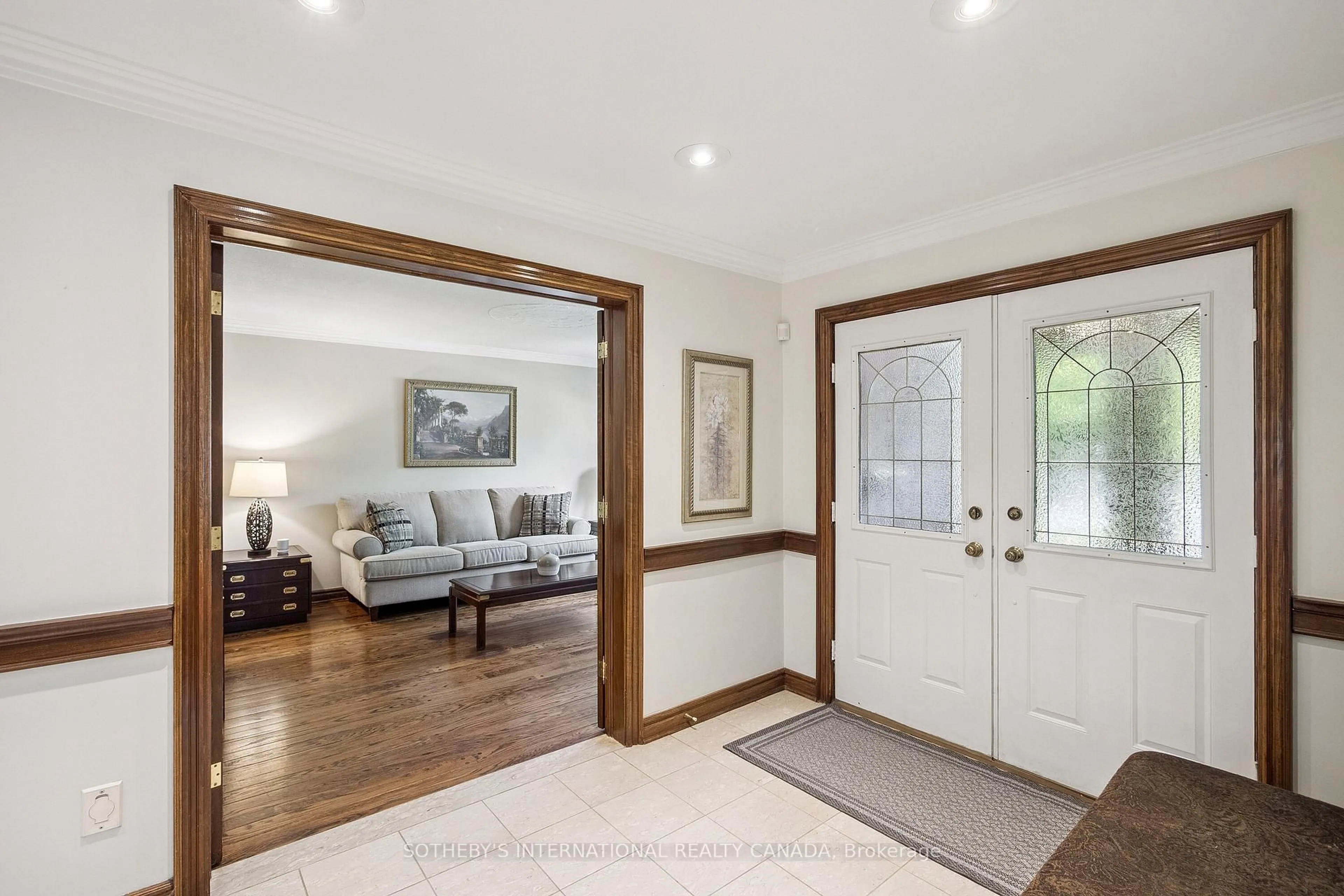 Indoor entryway for 35 Lisa Cres, Richmond Hill Ontario L4B 3A5