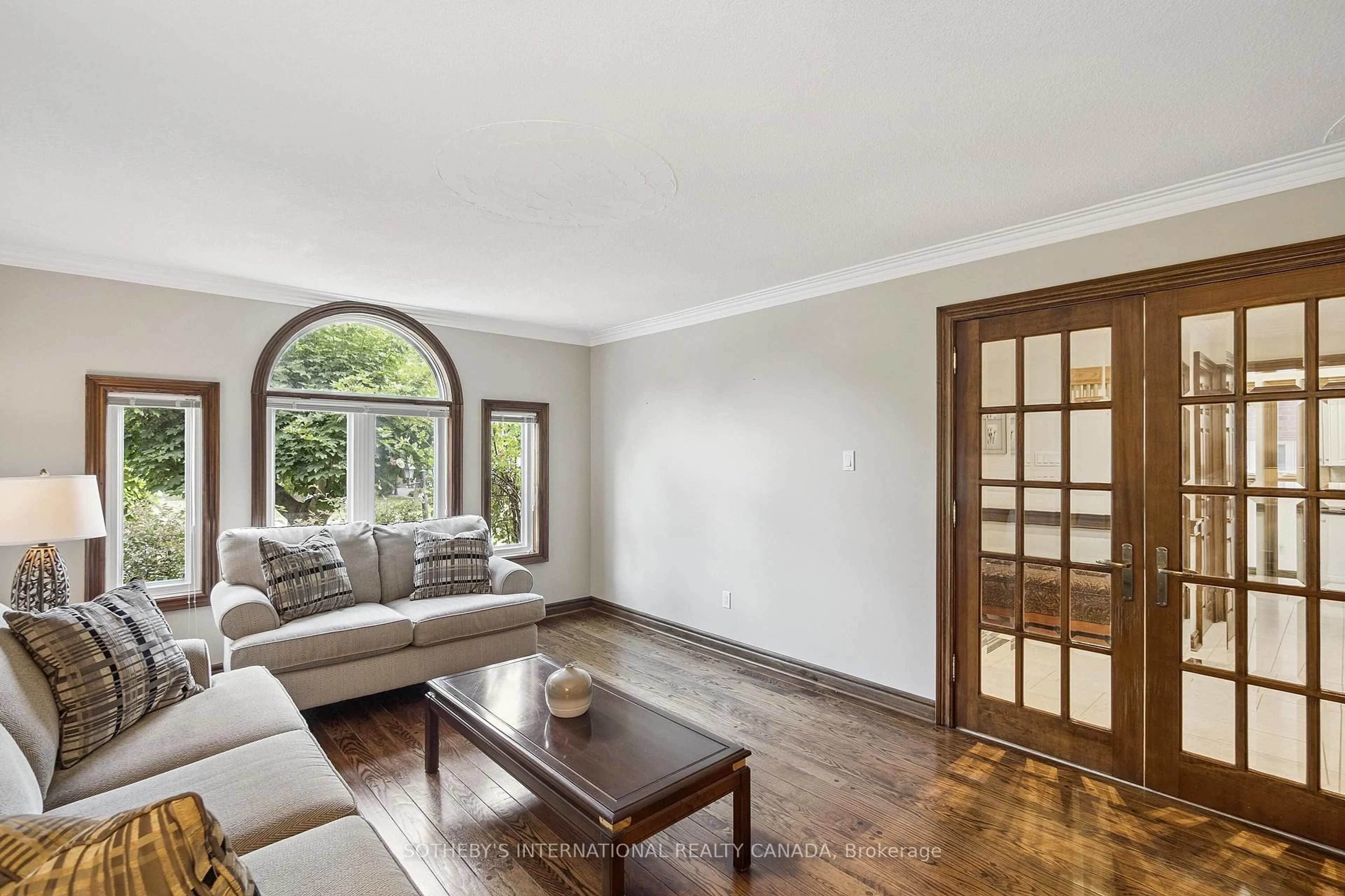 Living room with furniture, unknown for 35 Lisa Cres, Richmond Hill Ontario L4B 3A5