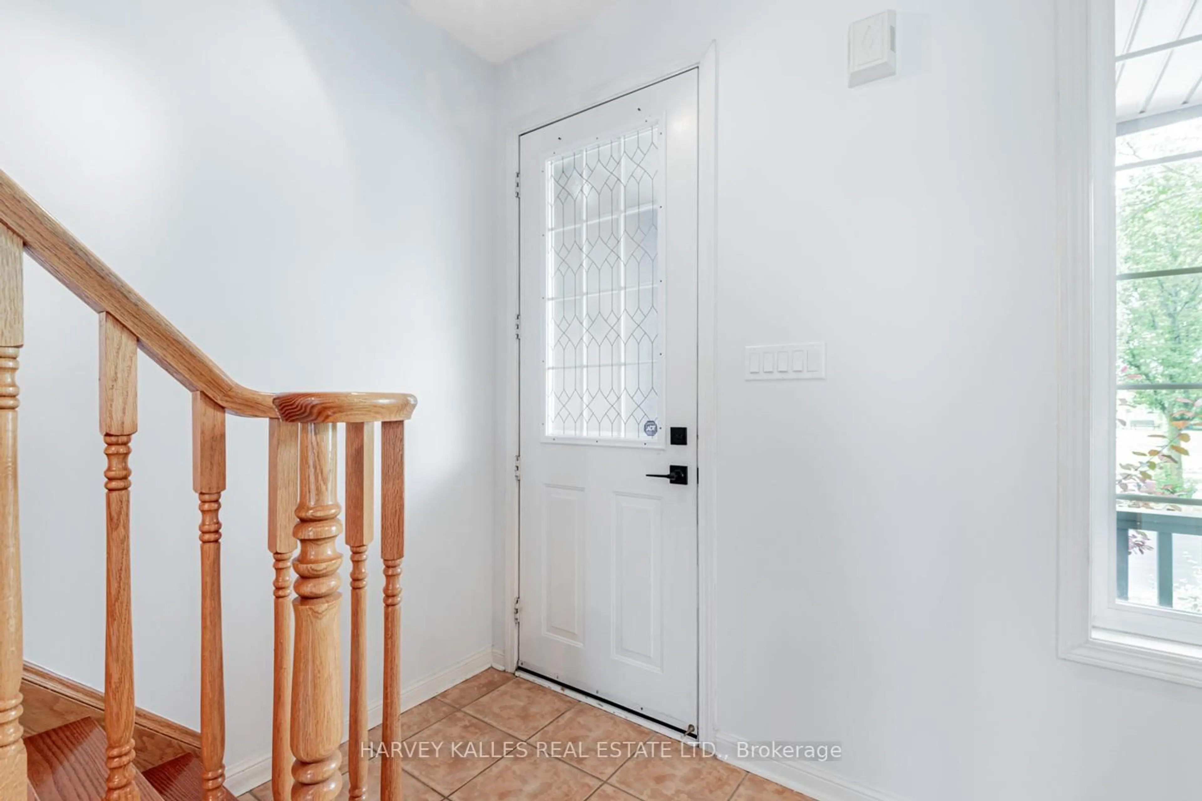 Indoor entryway for 65 White's Hill Ave, Markham Ontario L6B 1C2