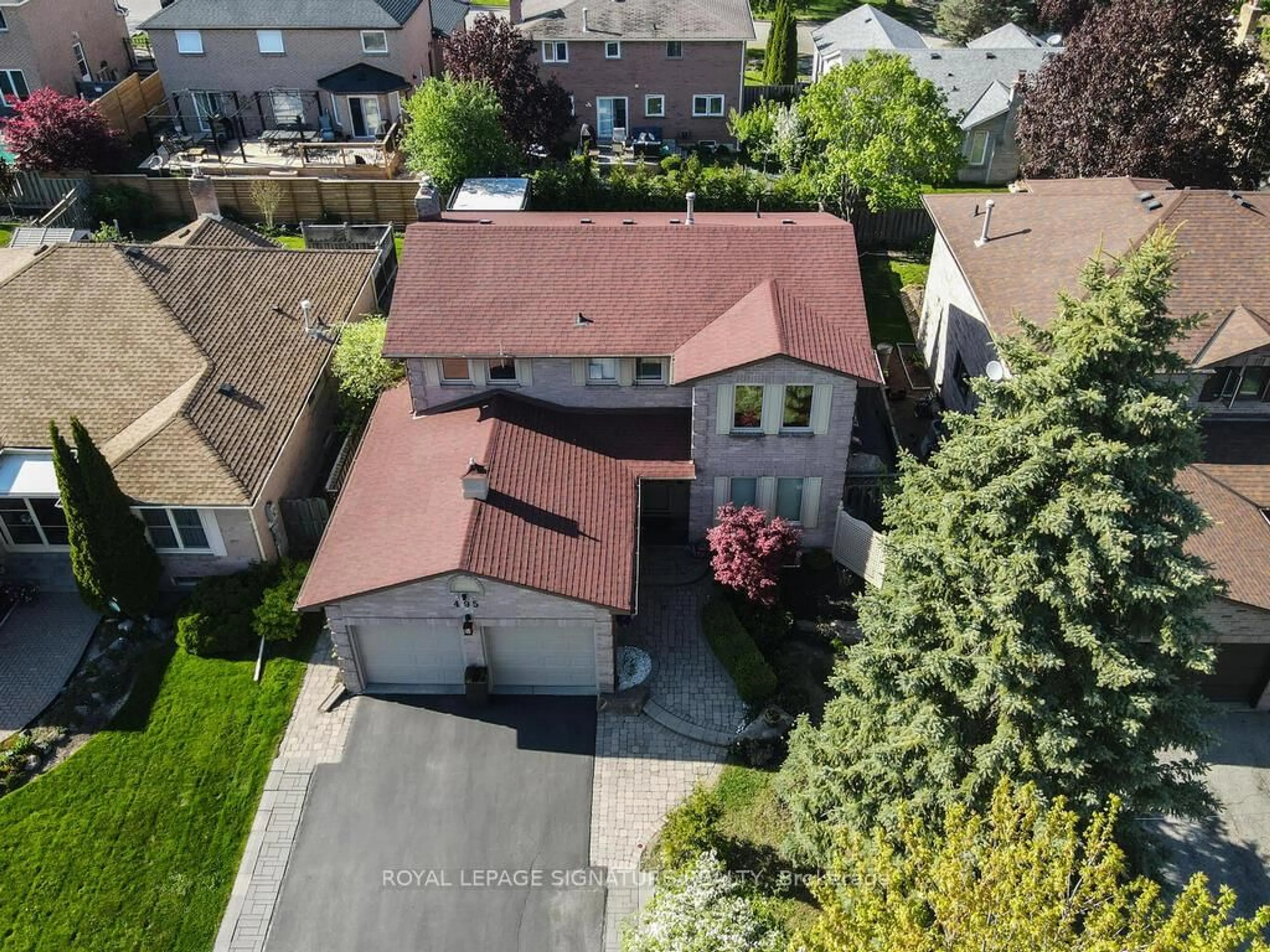 A pic from outside/outdoor area/front of a property/back of a property/a pic from drone, street for 495 Bristol Rd, Newmarket Ontario L3Y 6T4
