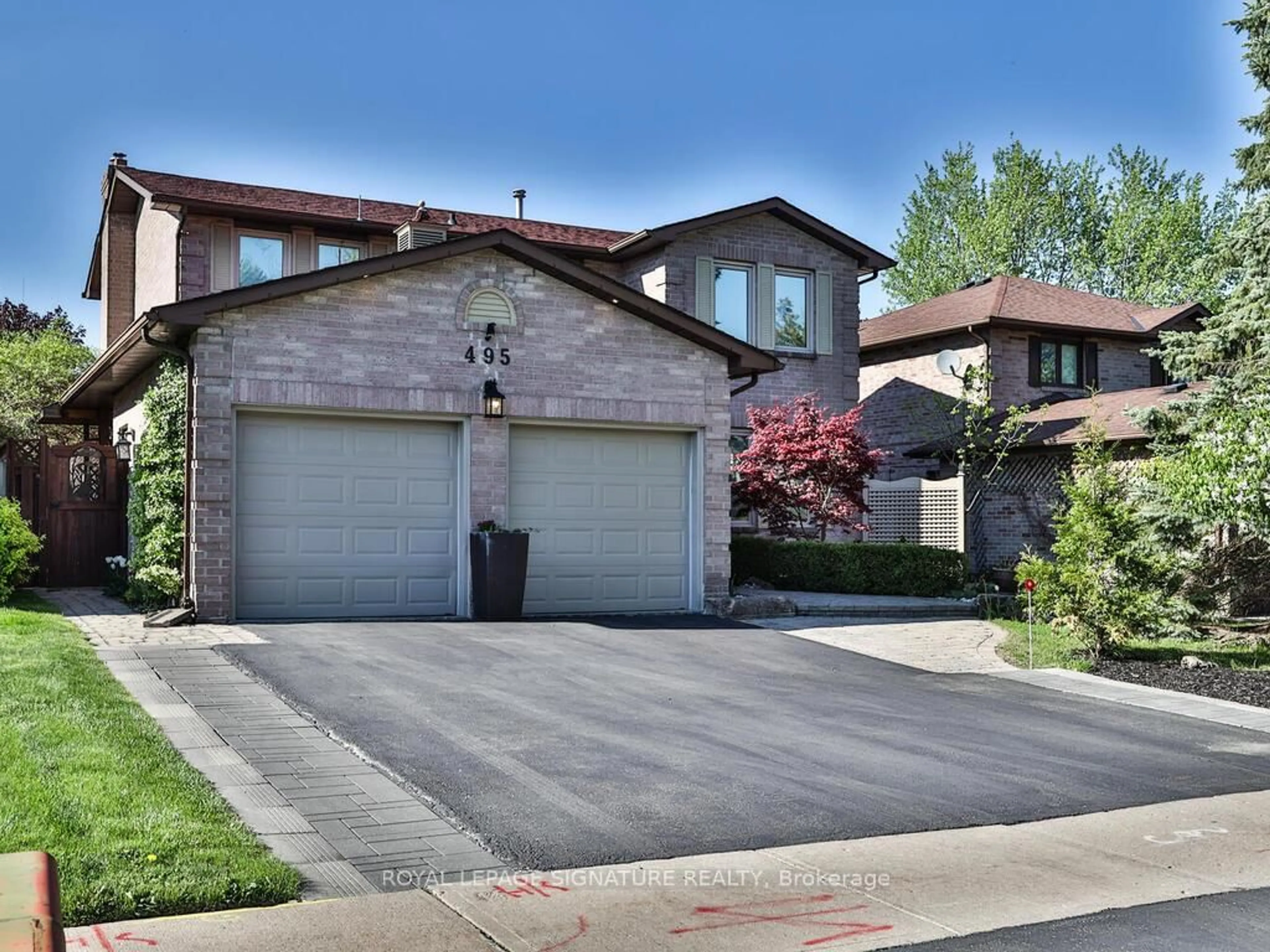 Home with brick exterior material, street for 495 Bristol Rd, Newmarket Ontario L3Y 6T4