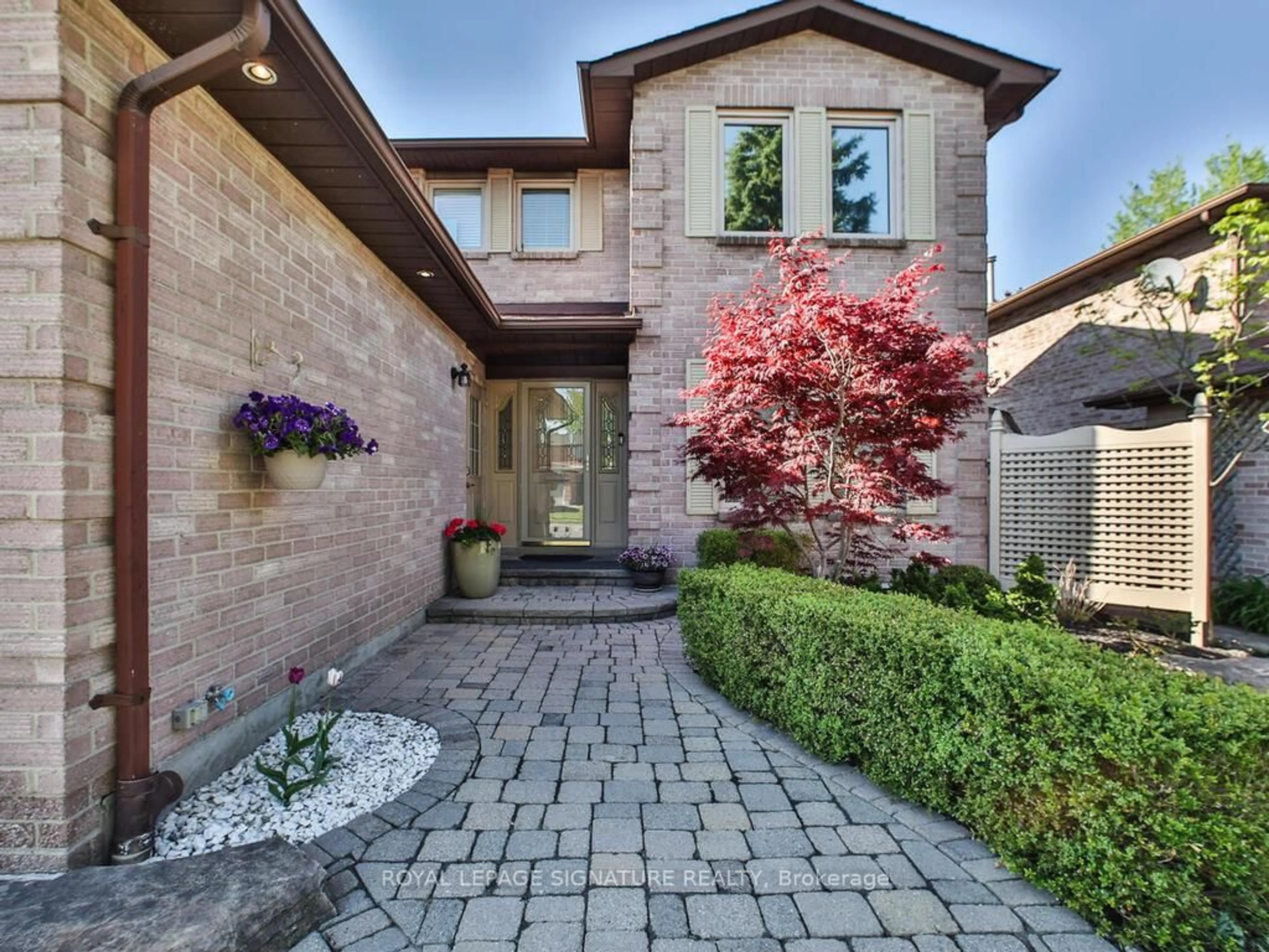 Home with brick exterior material, street for 495 Bristol Rd, Newmarket Ontario L3Y 6T4