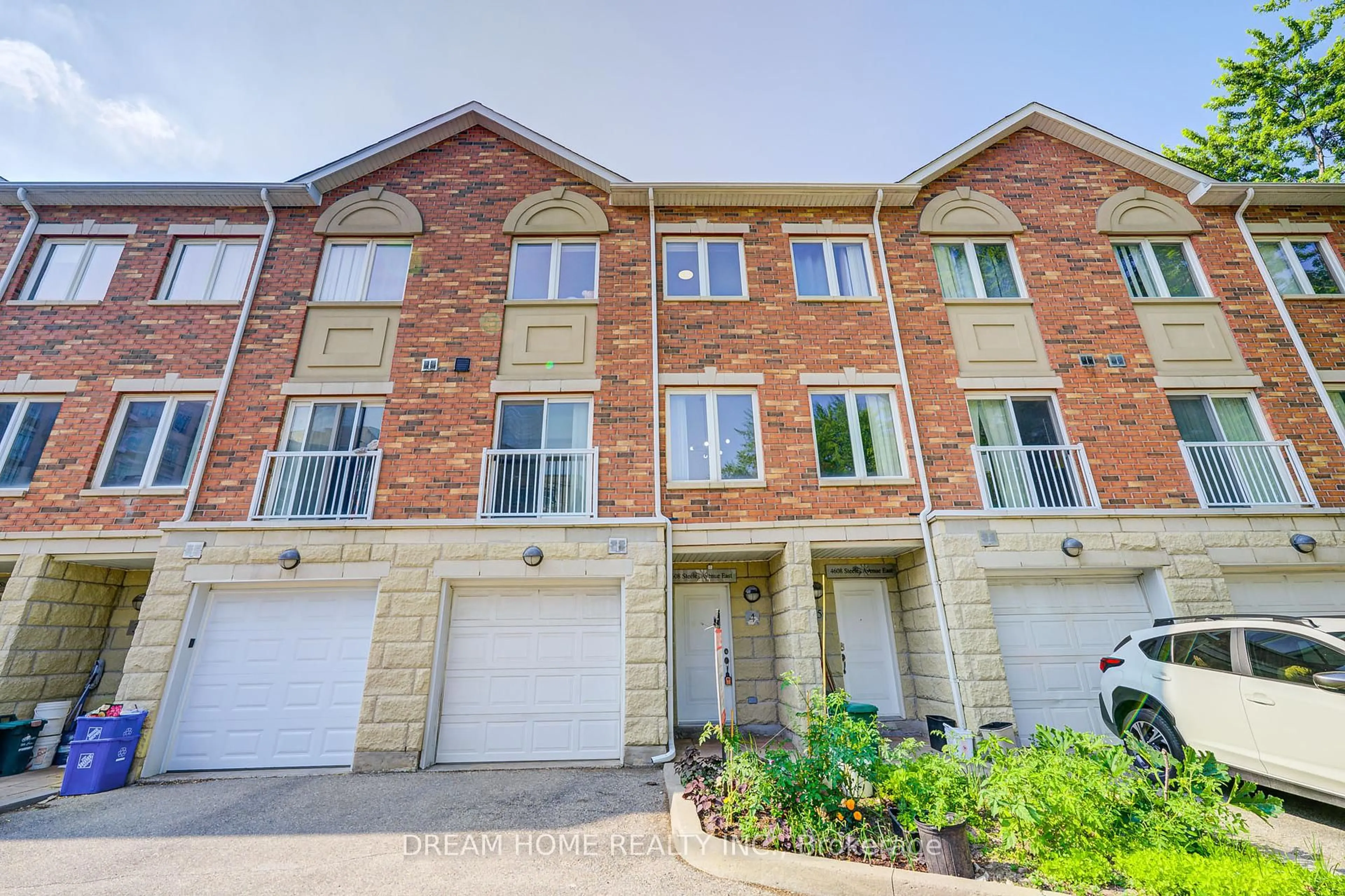 A pic from outside/outdoor area/front of a property/back of a property/a pic from drone, street for 4608 Steeles Ave #TH4, Markham Ontario L3R 6B6