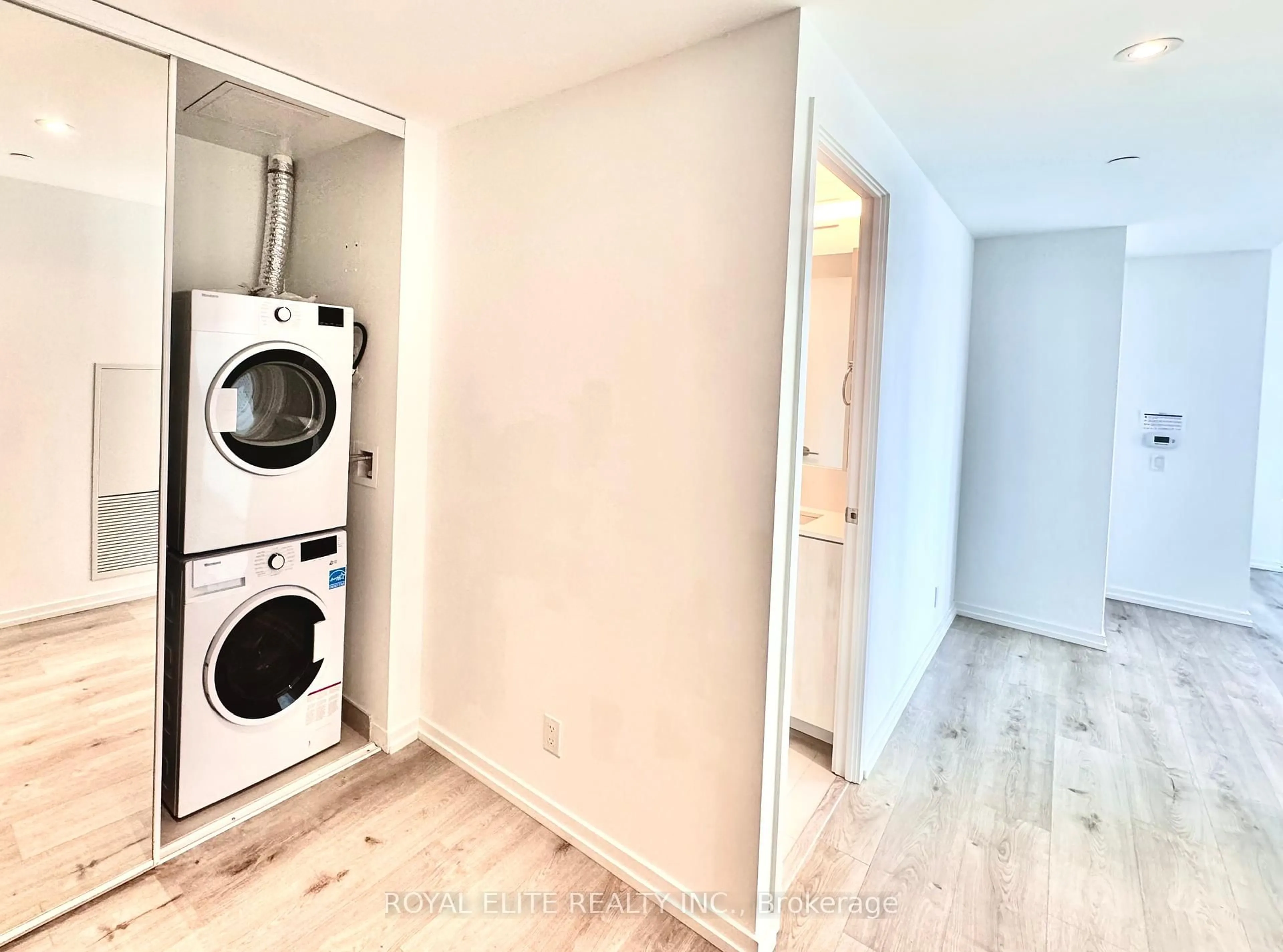 A pic of a room for 1000 Portage Pkwy #1610, Vaughan Ontario L4K 0L1