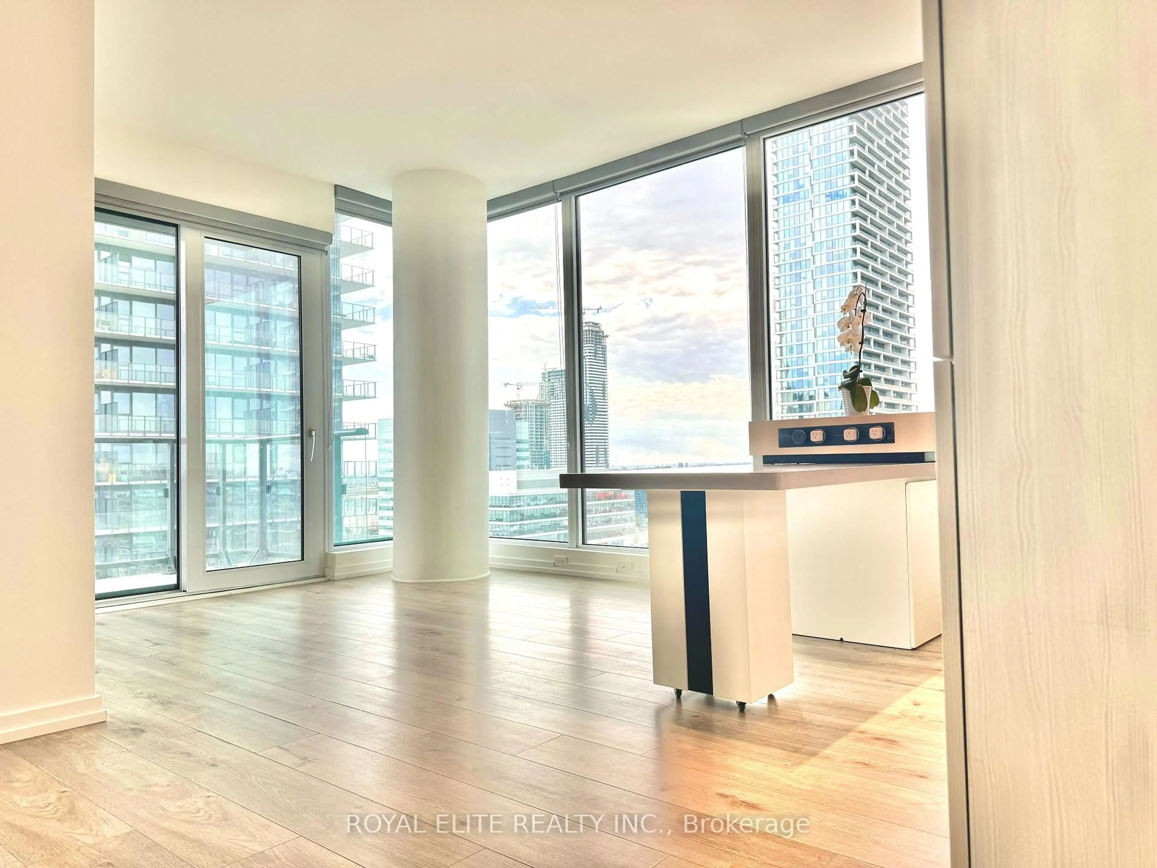 A pic of a room for 1000 Portage Pkwy #1610, Vaughan Ontario L4K 0L1