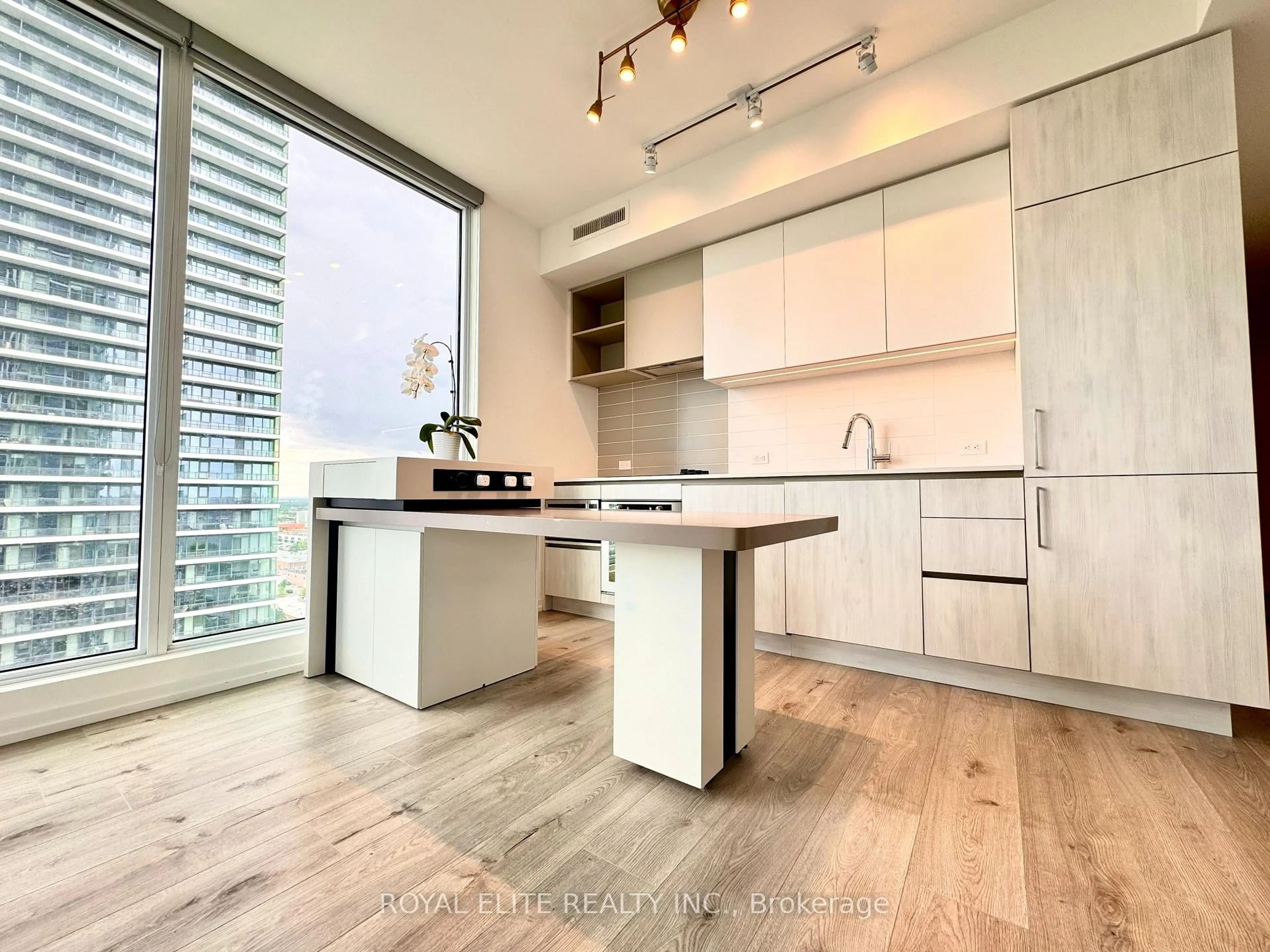 Contemporary kitchen, wood/laminate floor for 1000 Portage Pkwy #1610, Vaughan Ontario L4K 0L1