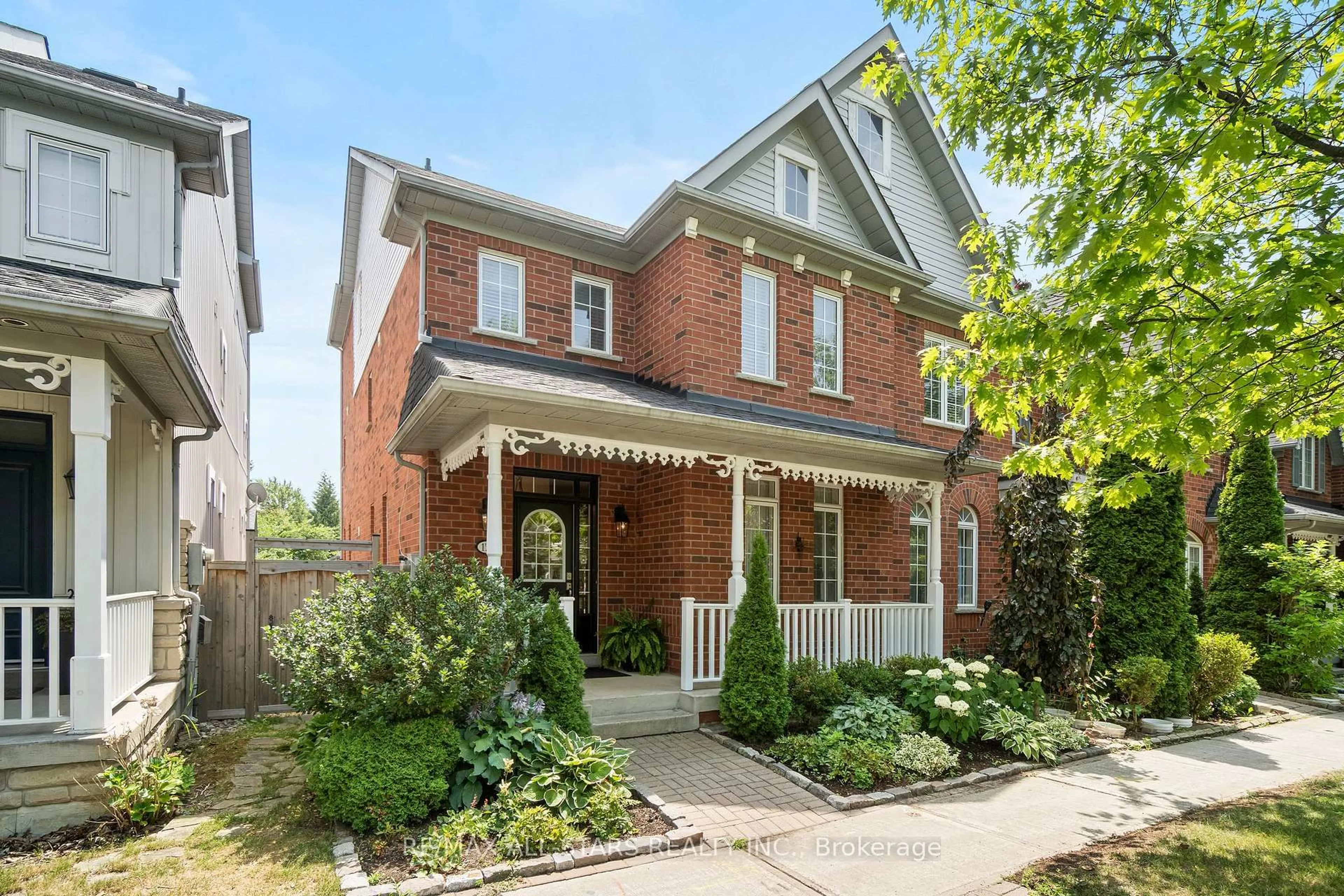 Home with brick exterior material, street for 123 The Fairways, Markham Ontario L6C 2A7