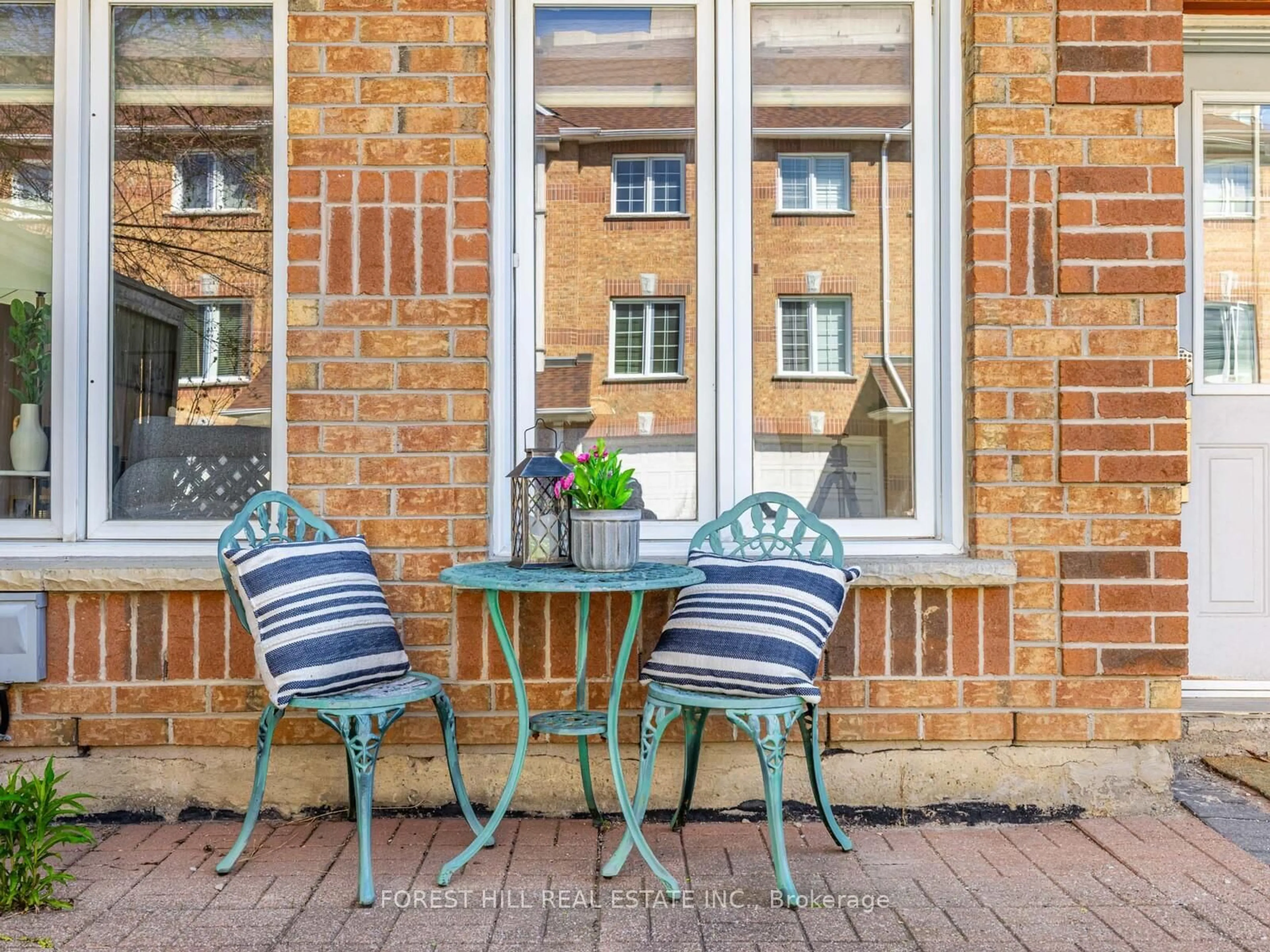 Patio, street for 151 Townsgate Dr #95, Vaughan Ontario L4J 8J7