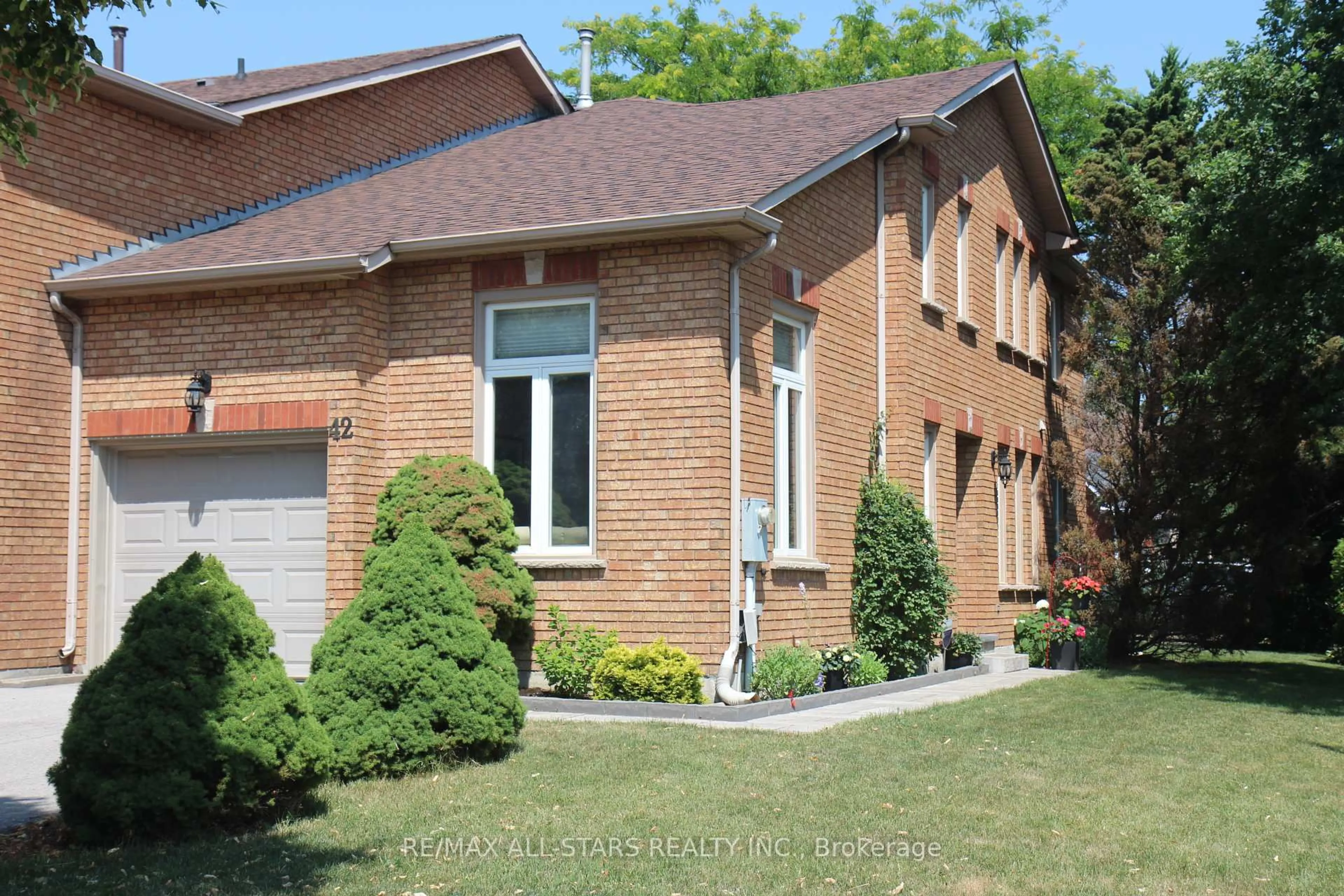 Home with brick exterior material, street for 42 Oldhill St, Richmond Hill Ontario L4C 9T9