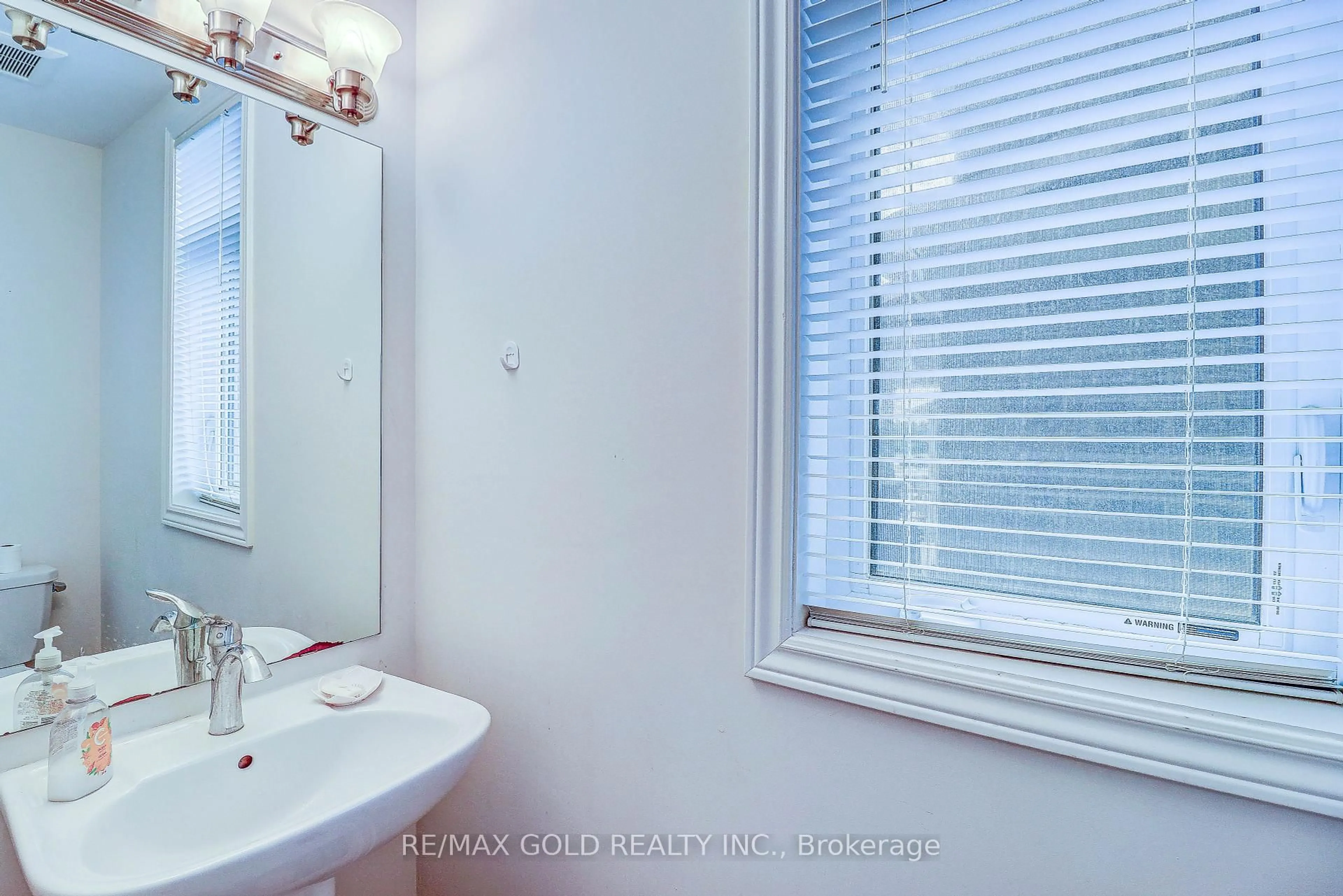 Standard bathroom, unknown for 2176 Lozenby St, Innisfil Ontario L9S 0M9