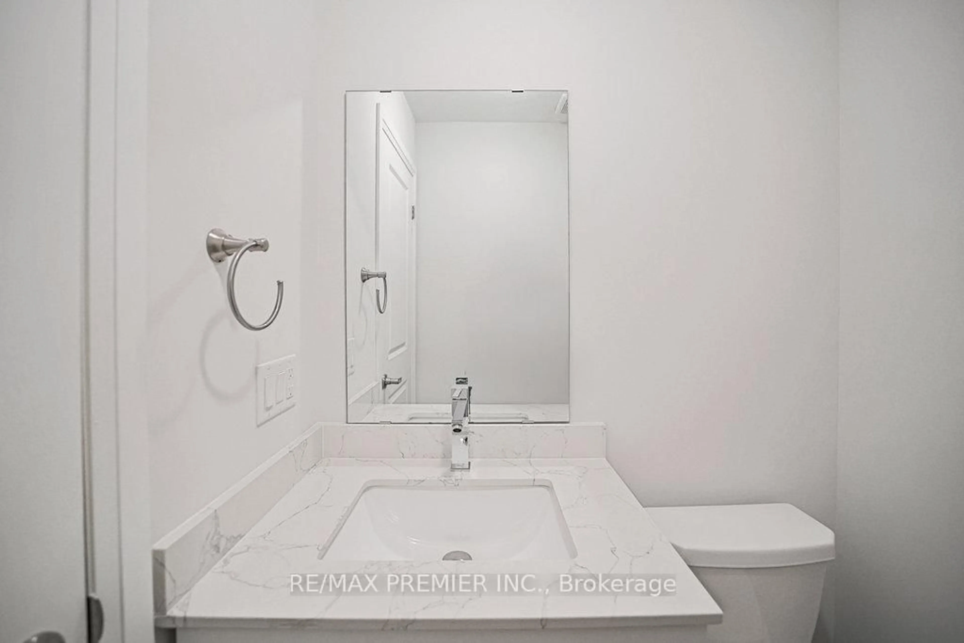 Standard bathroom, unknown for 131 Landolfi Way, Bradford West Gwillimbury Ontario L3Z 4L7