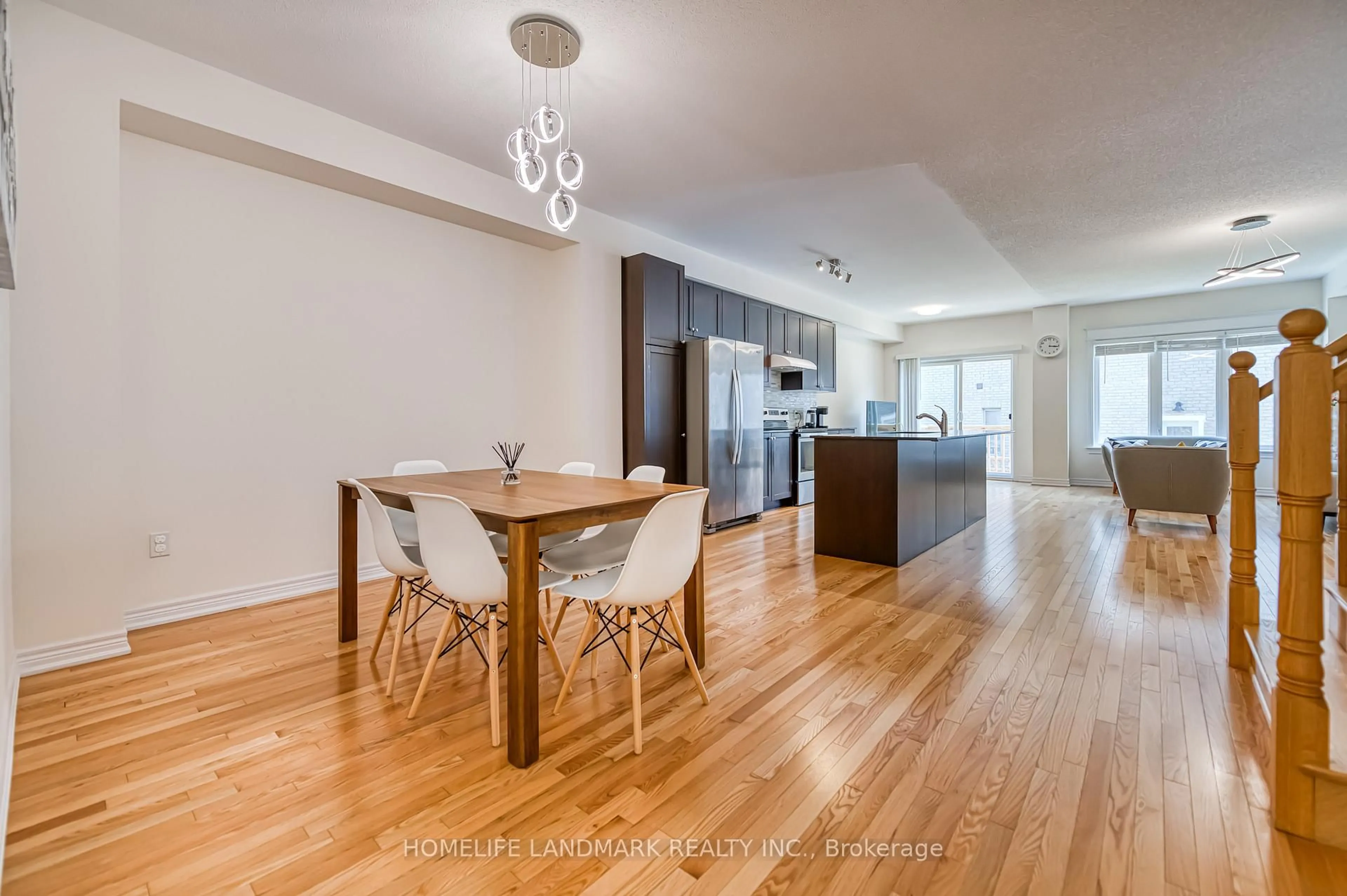 Dining room, wood/laminate floor for 33 Thornapple Lane, Richmond Hill Ontario L4E 1E7