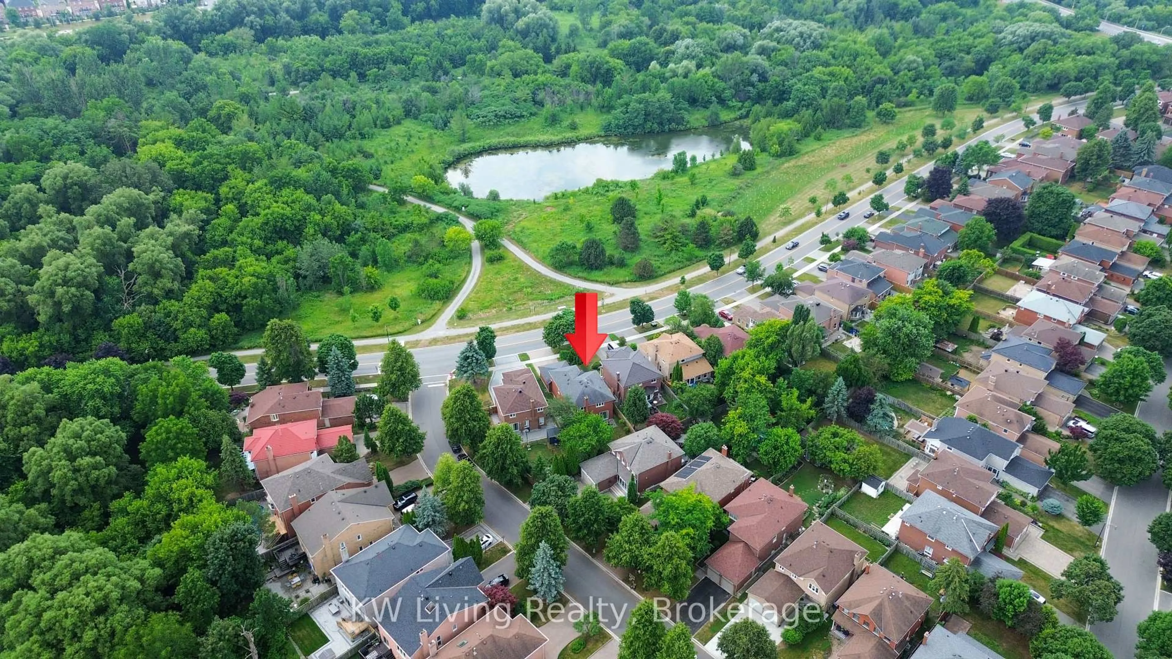 A pic from outside/outdoor area/front of a property/back of a property/a pic from drone, unknown for 212 Austin Dr, Markham Ontario L3R 6M6