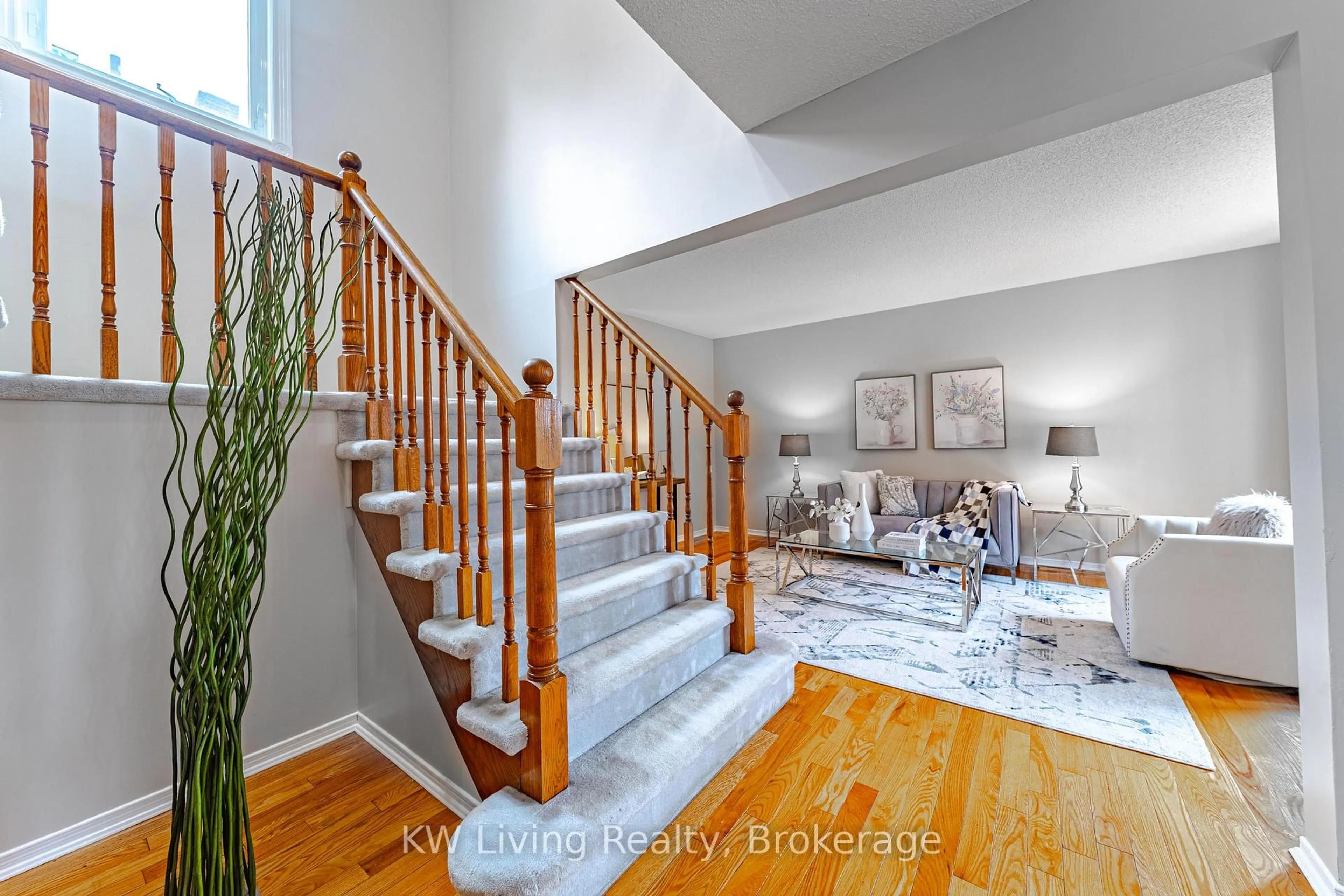 Indoor entryway for 212 Austin Dr, Markham Ontario L3R 6M6