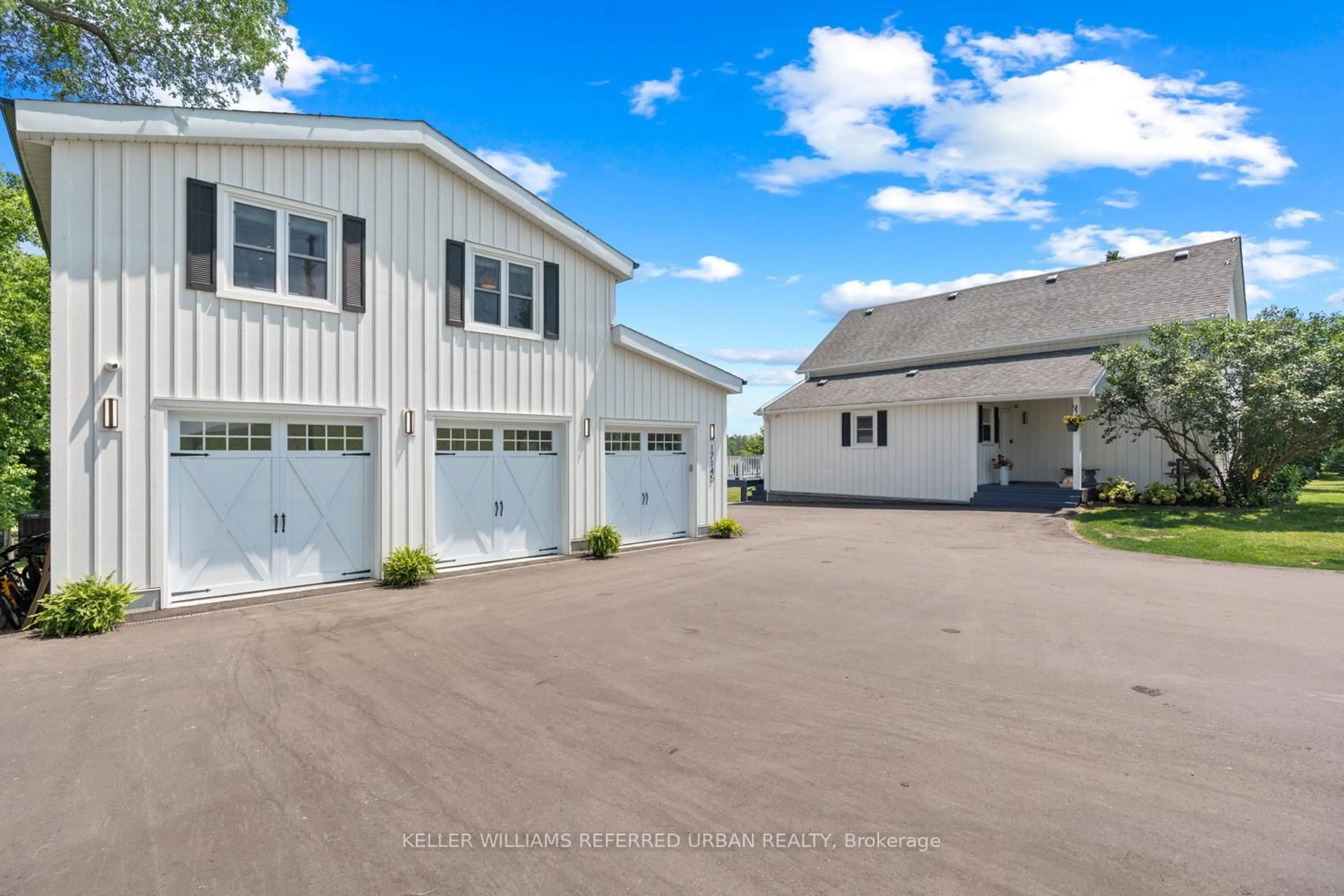 Indoor garage for 17145 8th Concession Rd, King Ontario L0G 1T0