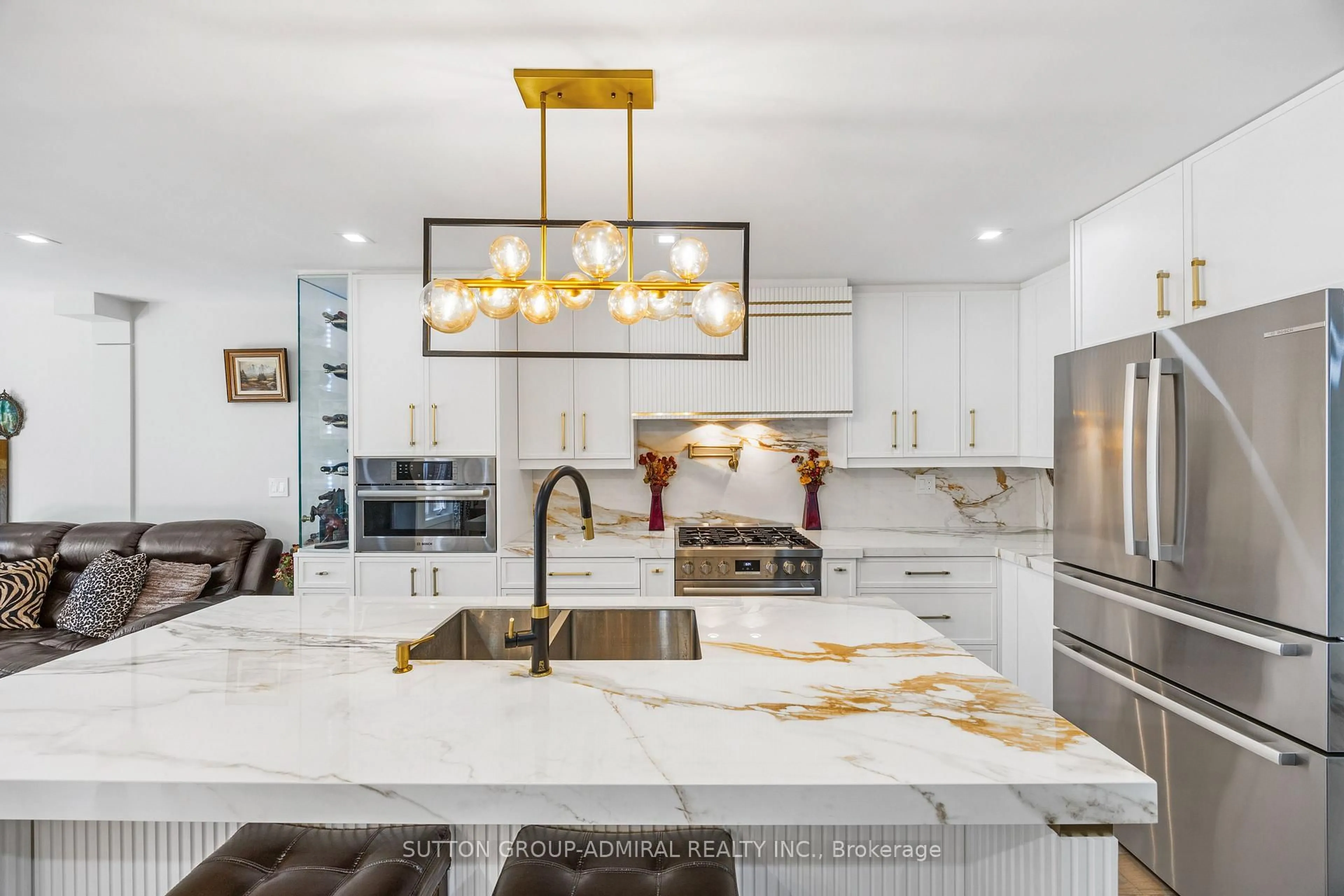 Contemporary kitchen, ceramic/tile floor for 134 Gailcrest Circ, Vaughan Ontario L4J 5V8