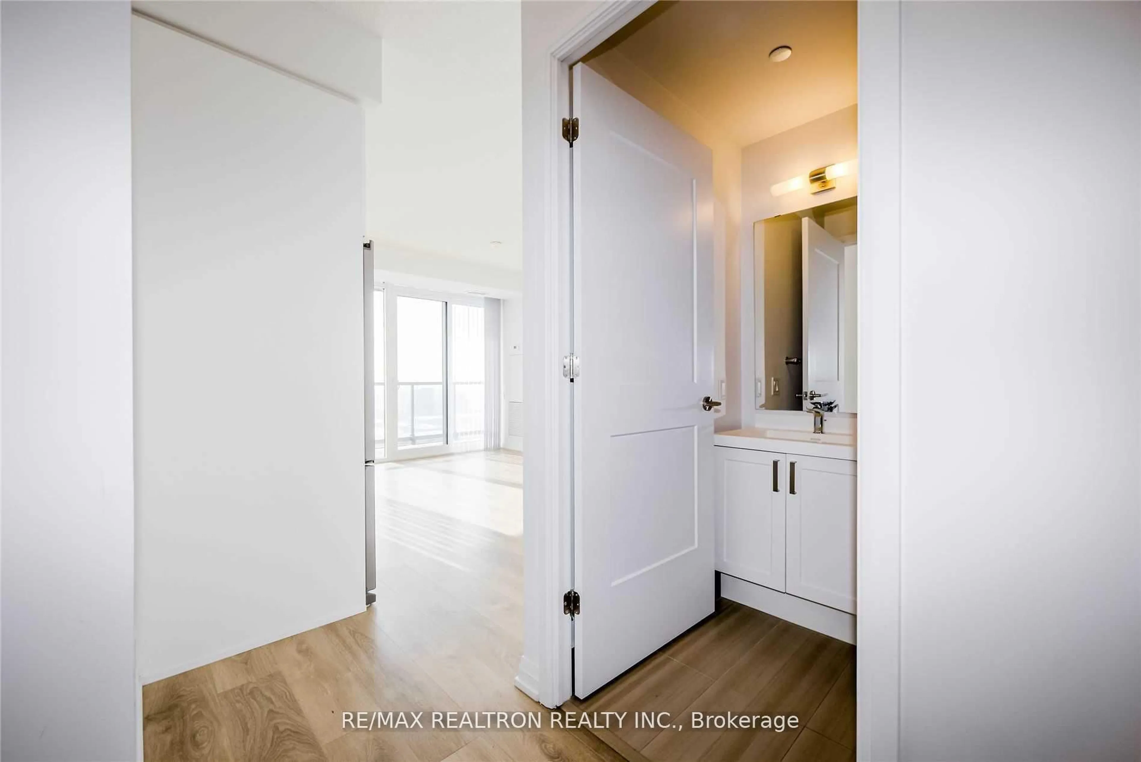 Indoor entryway for 7895 Jane St #2606, Vaughan Ontario L4K 0K2