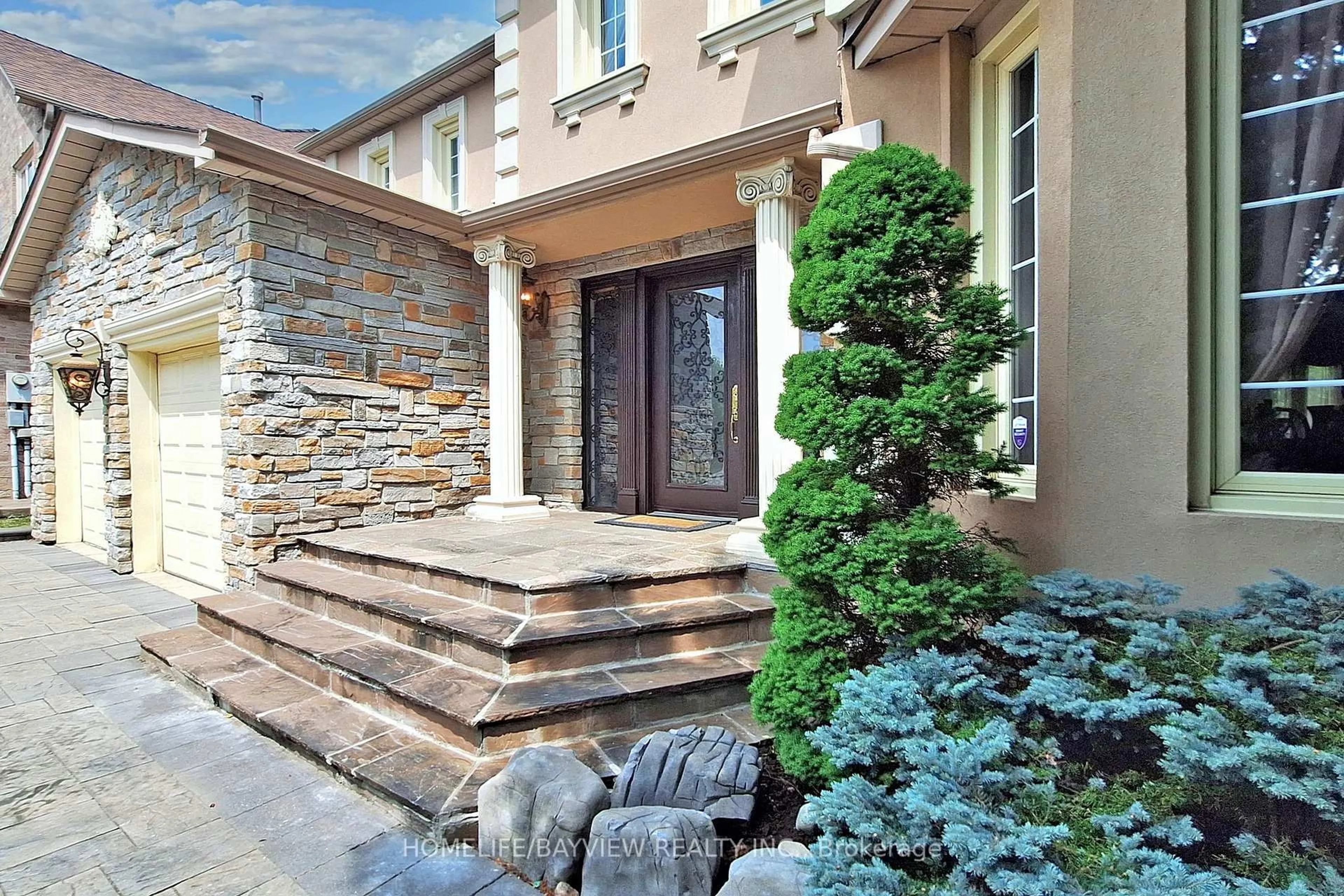 Indoor entryway for 5 Rose Green Dr, Vaughan Ontario L4J 4R8